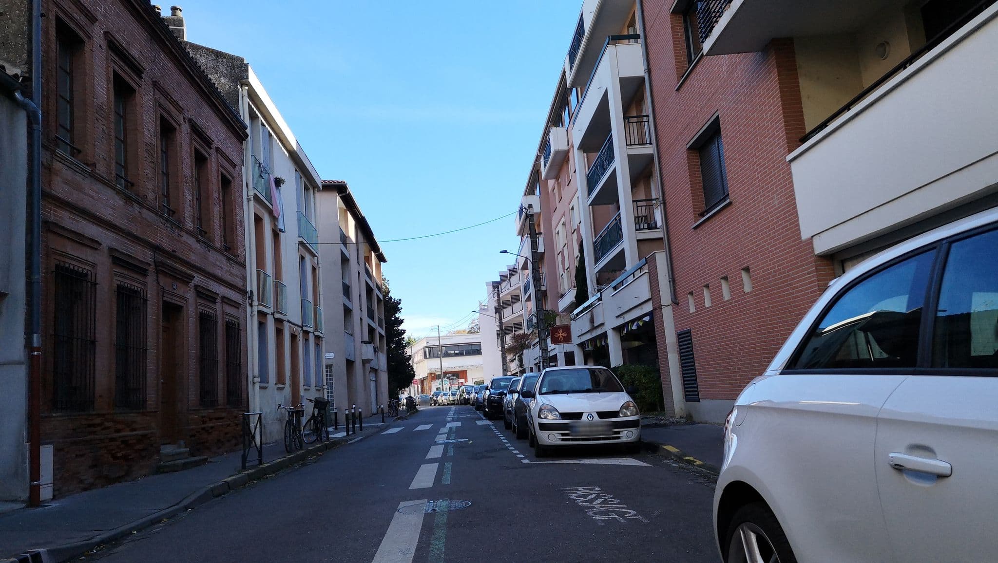Street view near Les Amidonniers, Toulouse — © bdoin (CC BY-SA · Mapillary)