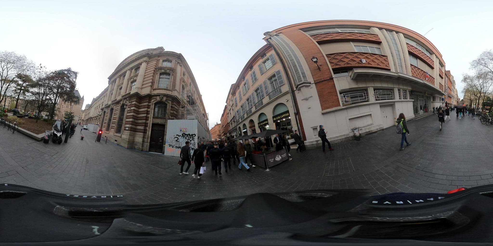 Street view near Hôtel Restaurant Campanile Toulouse Sud-Est, Toulouse — © alixun (CC BY-SA · Mapillary)