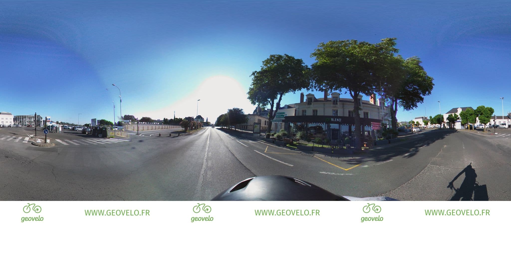 Street view near Beelodge Blois, Blois — © simon_geovelo (CC BY-SA · Mapillary)