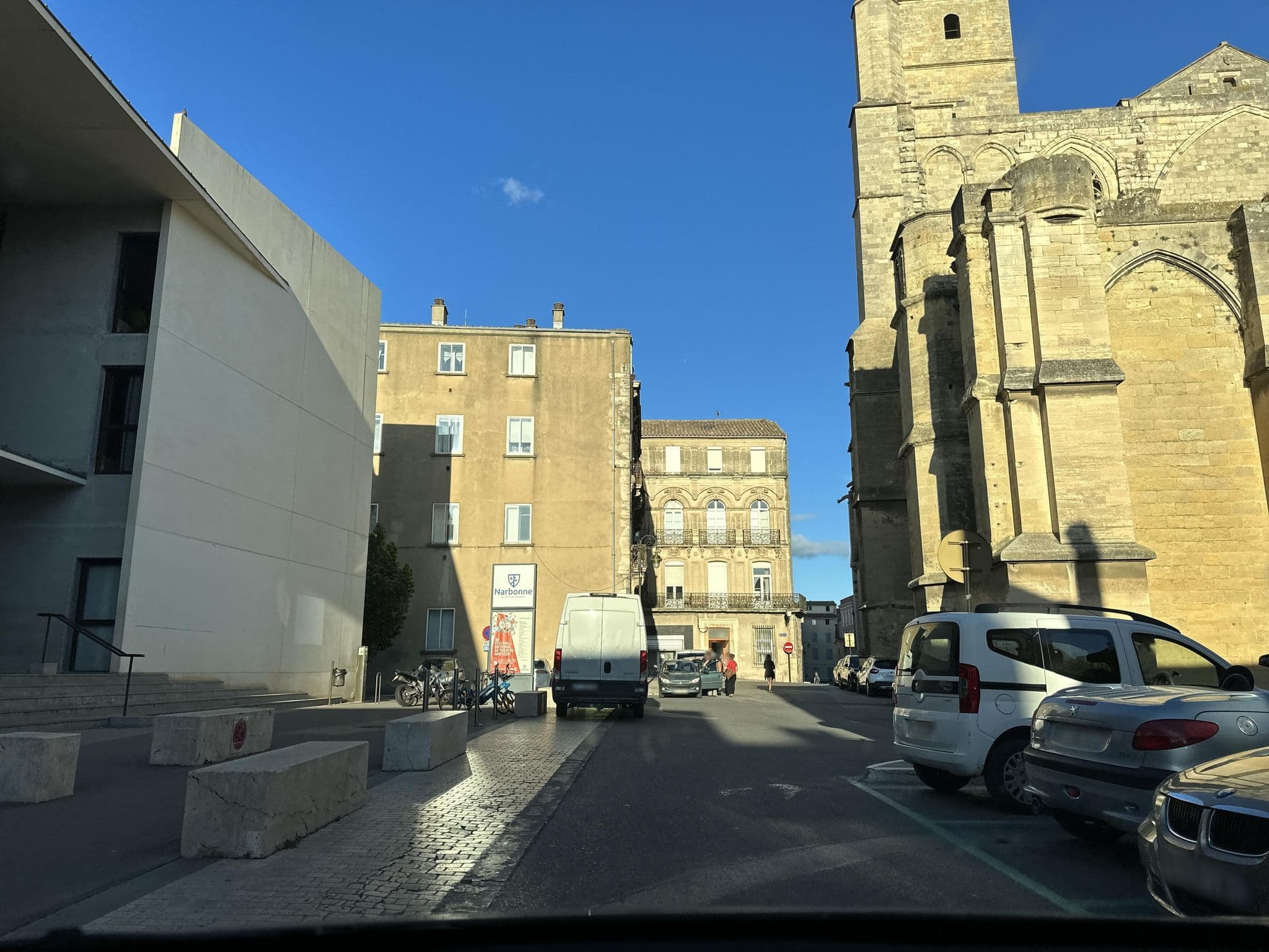 Street view near Maison des Jeunes et Culture, Narbonne — © u001 (CC BY-SA · Mapillary)