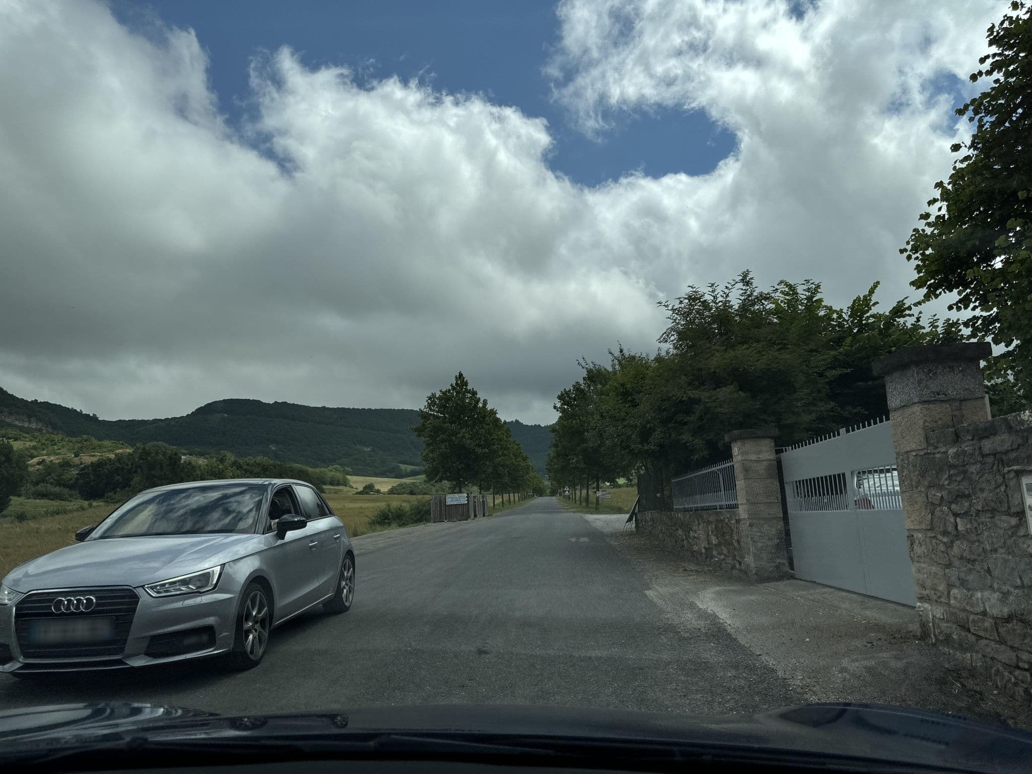 Street view near Auberge La Cardabelle, La Cavalerie — © kino (CC BY-SA · Mapillary)
