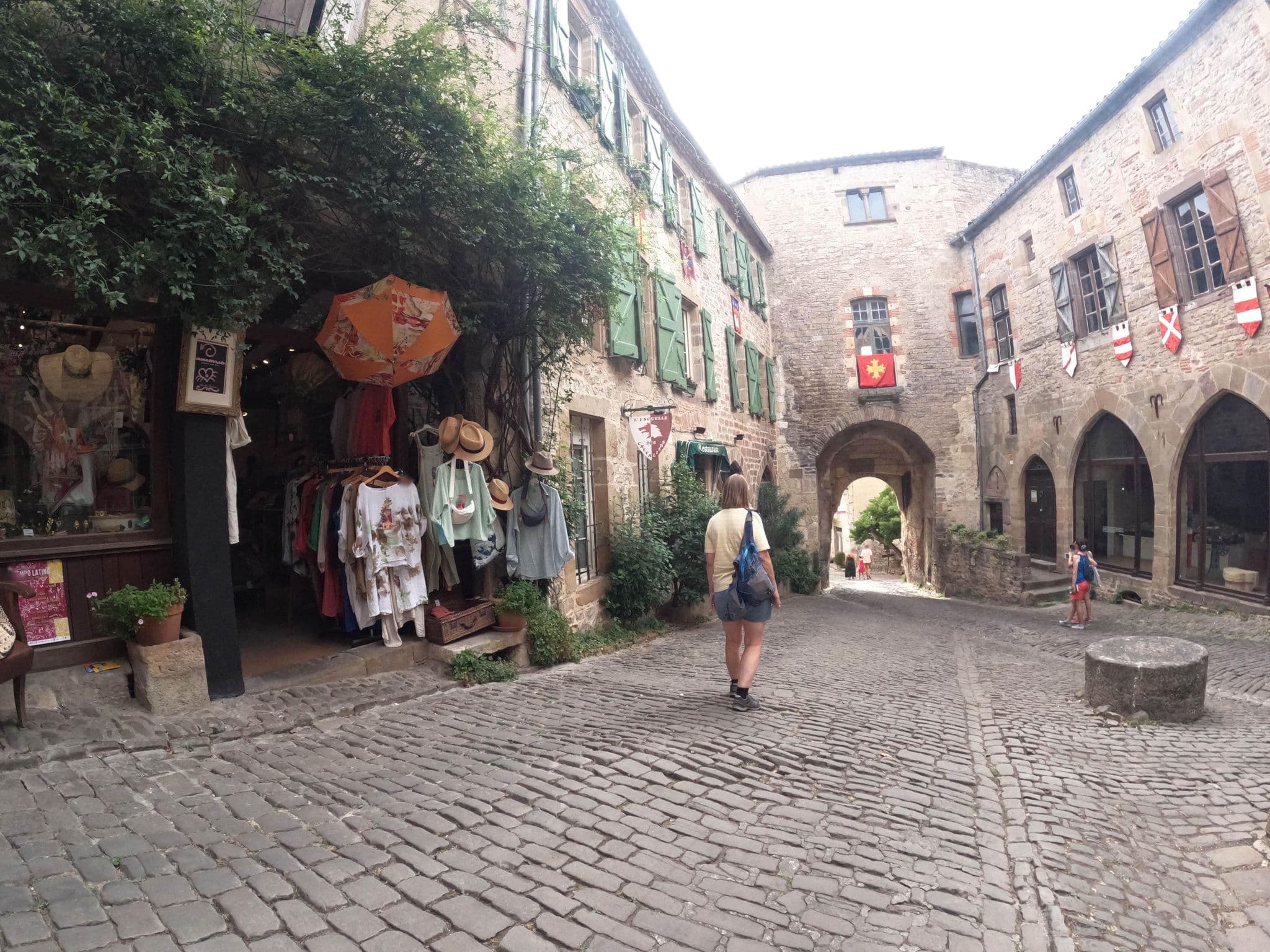 Street view near Chambres d'hôtes l'Escuelle des Chevaliers, Cordes-sur-Ciel — © vinisa (CC BY-SA · Mapillary)