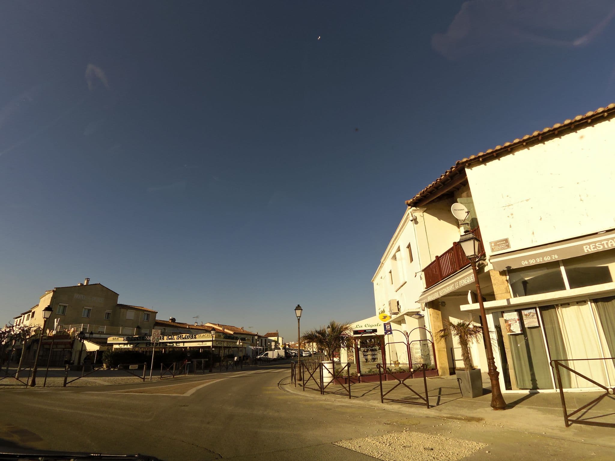 Street view near Auberge de la Fadaise, Saintes-Maries-de-la-Mer — © balooval (CC BY-SA · Mapillary)