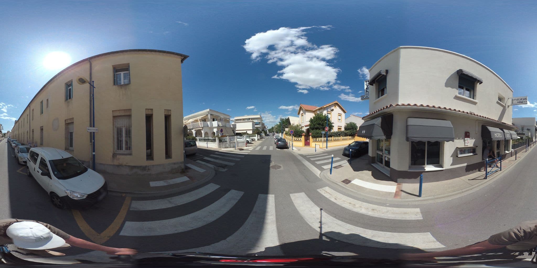 Street view near Hôtel les Acacias, Le Grau-du-Roi — © geovelo (CC BY-SA · Mapillary)