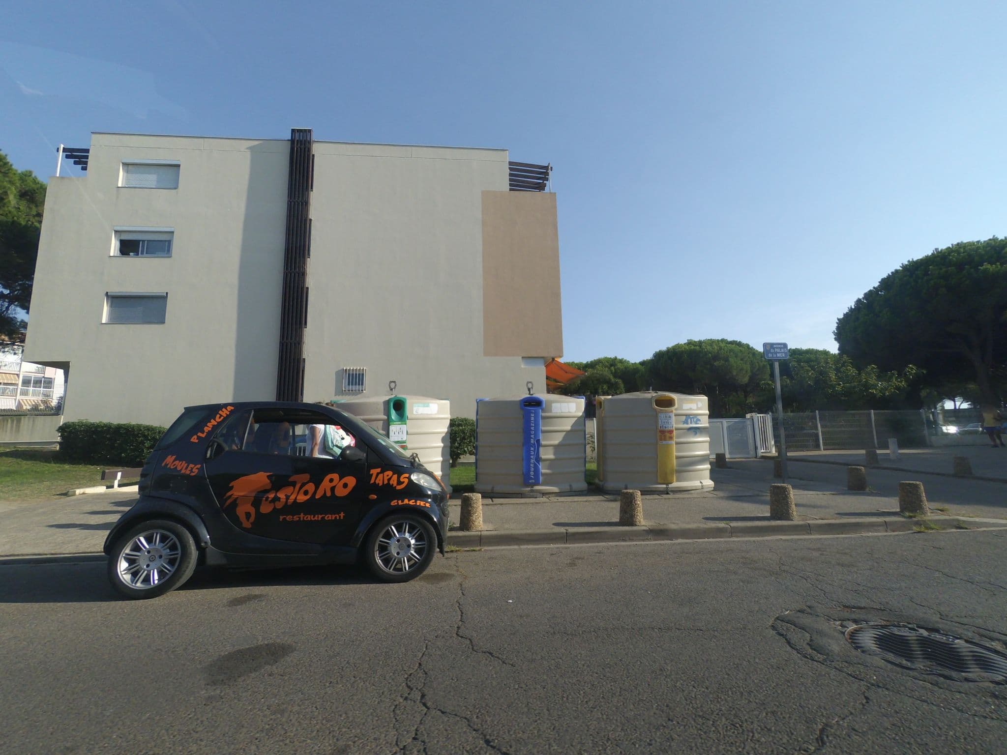 Street view near Appart cabine Proche Plage Grau du Roi, Le Grau-du-Roi — © balooval (CC BY-SA · Mapillary)