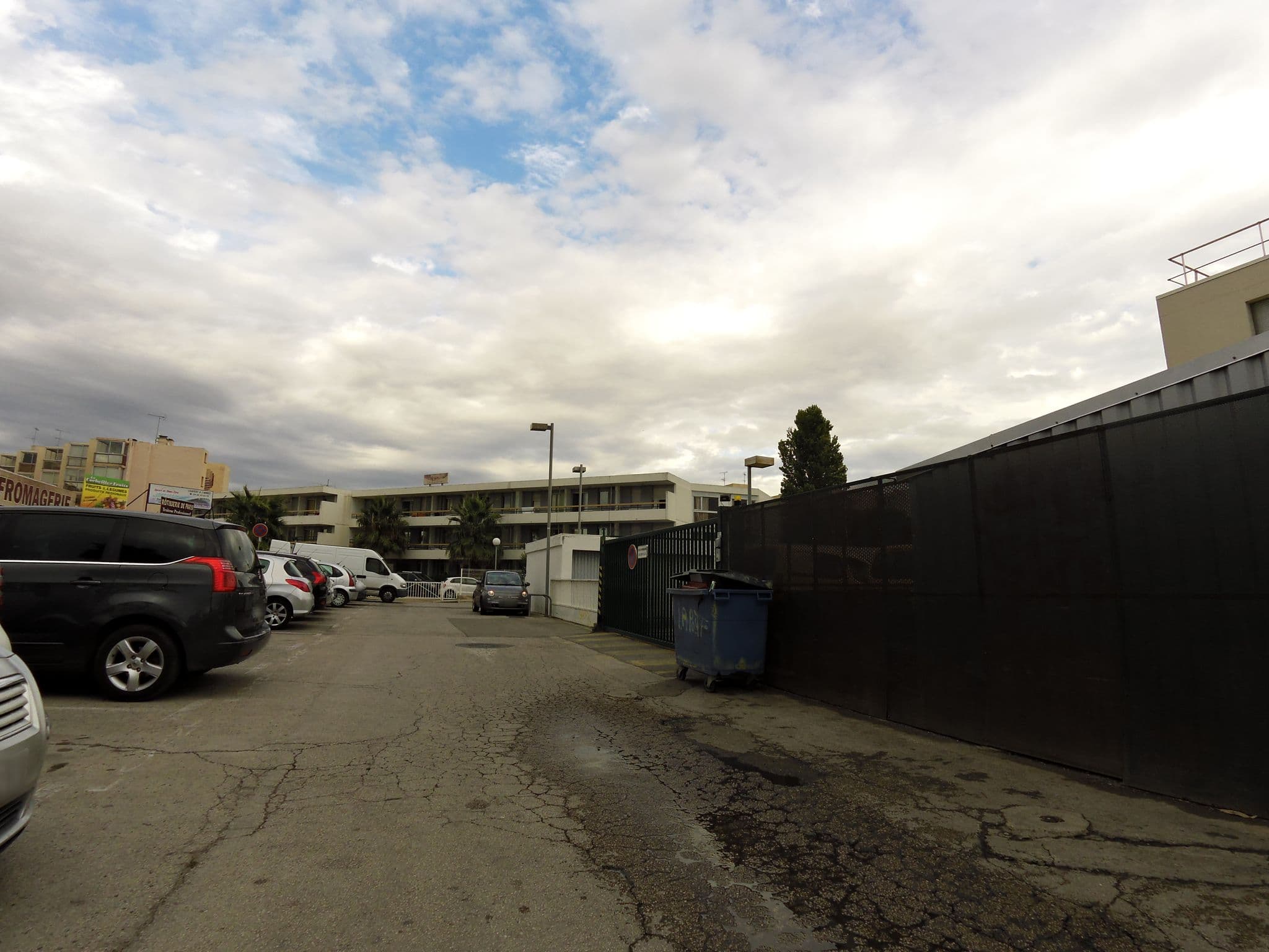 Street view near Les cigales de la mer Place de la libération, Le Grau-du-Roi — © balooval (CC BY-SA · Mapillary)