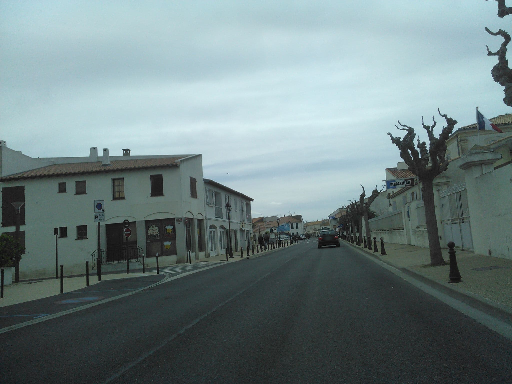 Street view near Hôtel Mas des Lys, Saintes-Maries-de-la-Mer — © nomadmapper (CC BY-SA · Mapillary)