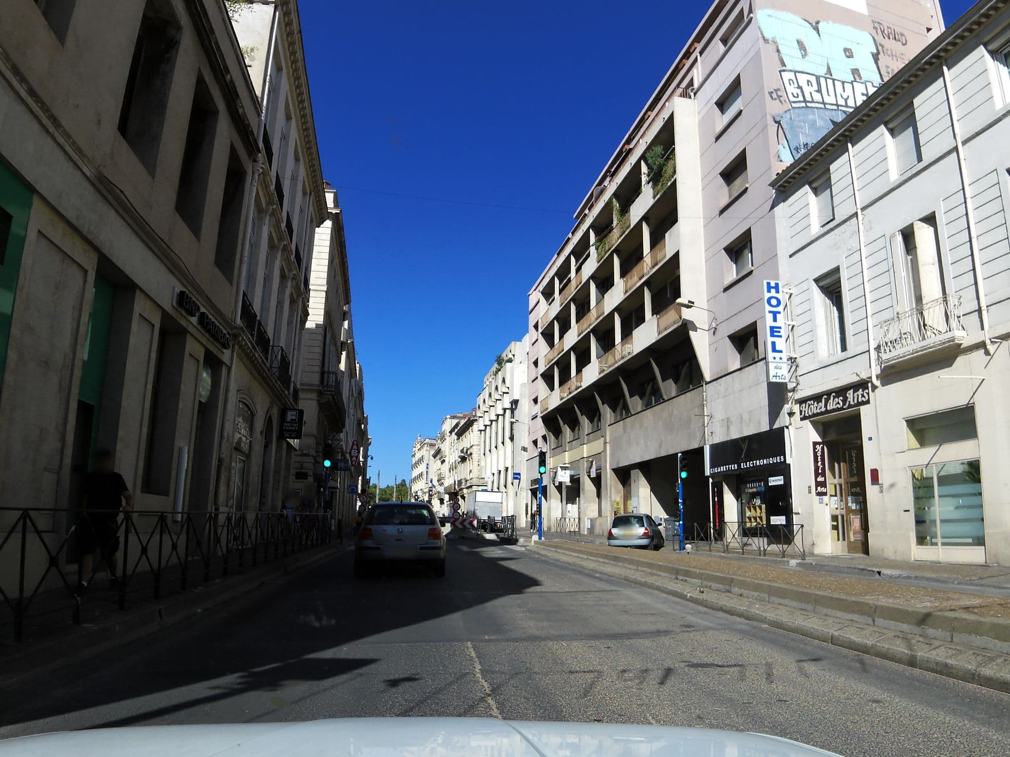 Street view near Hôtel Victor Hugo, Montpellier — © chivos (CC BY-SA · Mapillary)