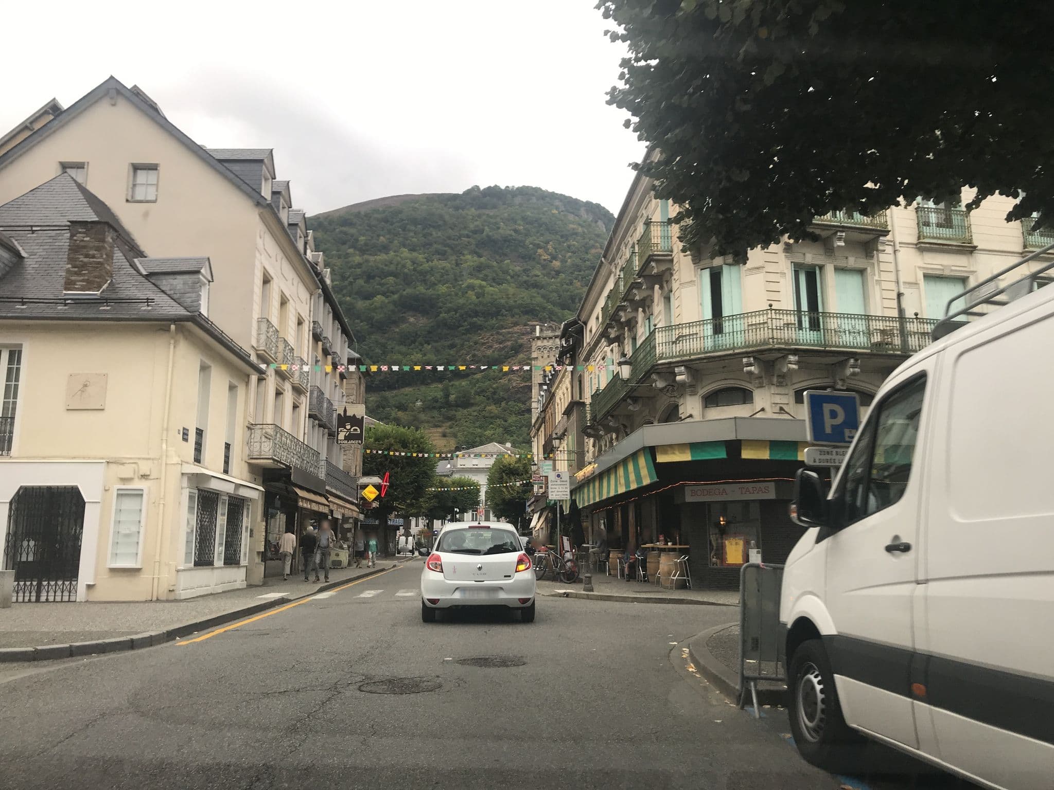Street view near Hôtel François 1er, Bagnères-de-Luchon — © pgiraud (CC BY-SA · Mapillary)
