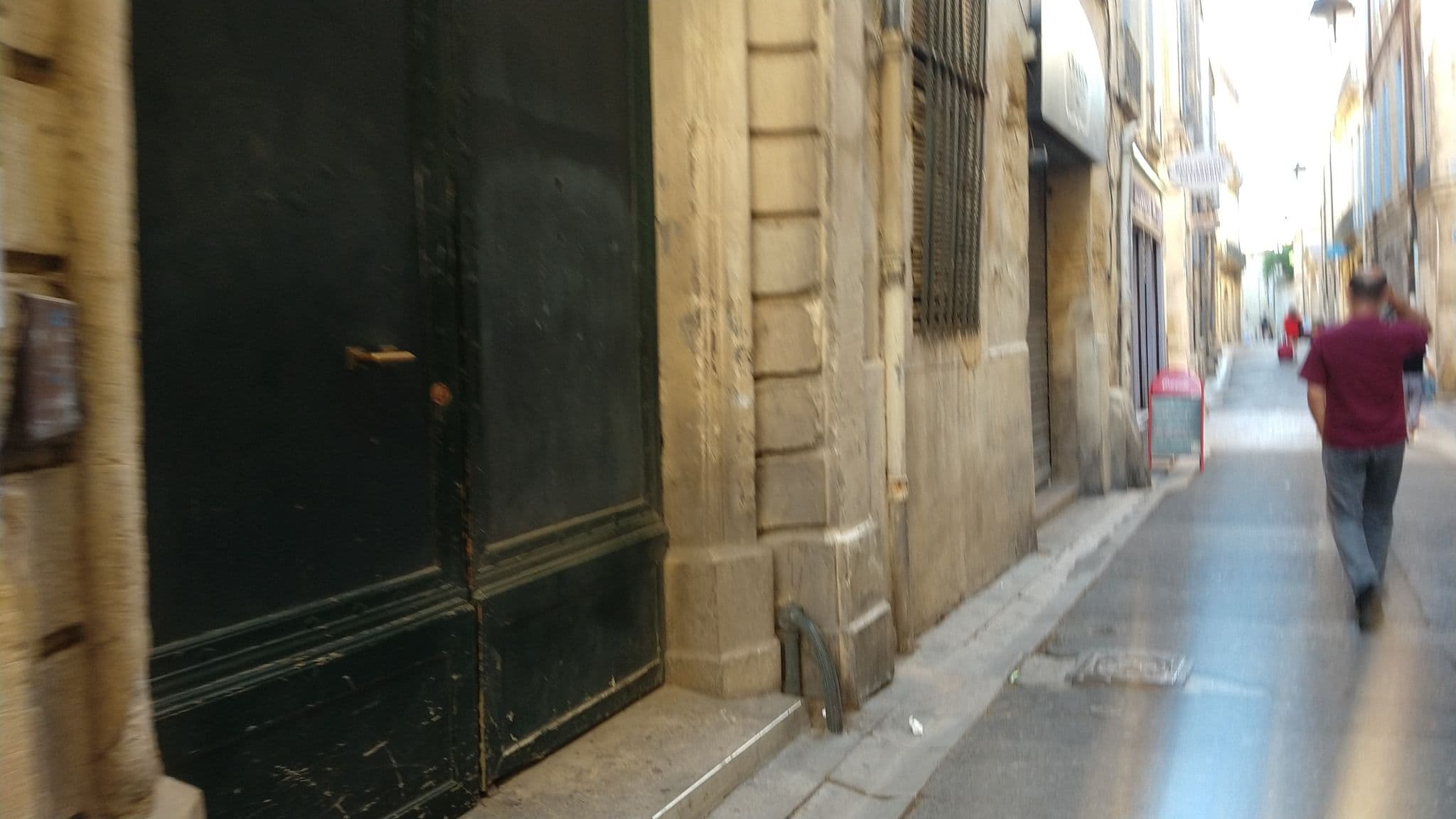 Street view near La Suite du Jeune Homme, Montpellier — © polyglot (CC BY-SA · Mapillary)
