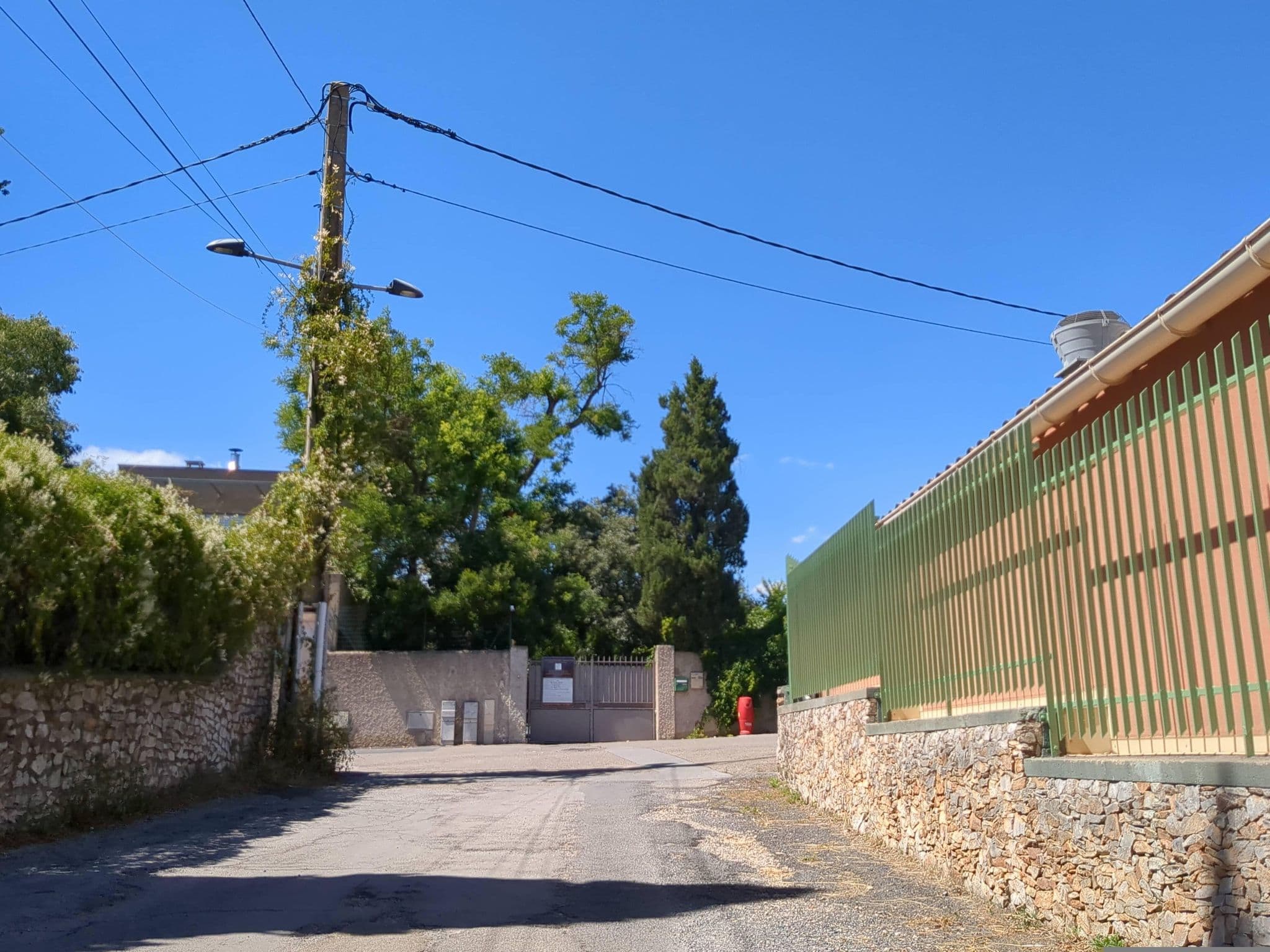 Street view near Hostel Nîmes, Nîmes — © spock (CC BY-SA · Mapillary)