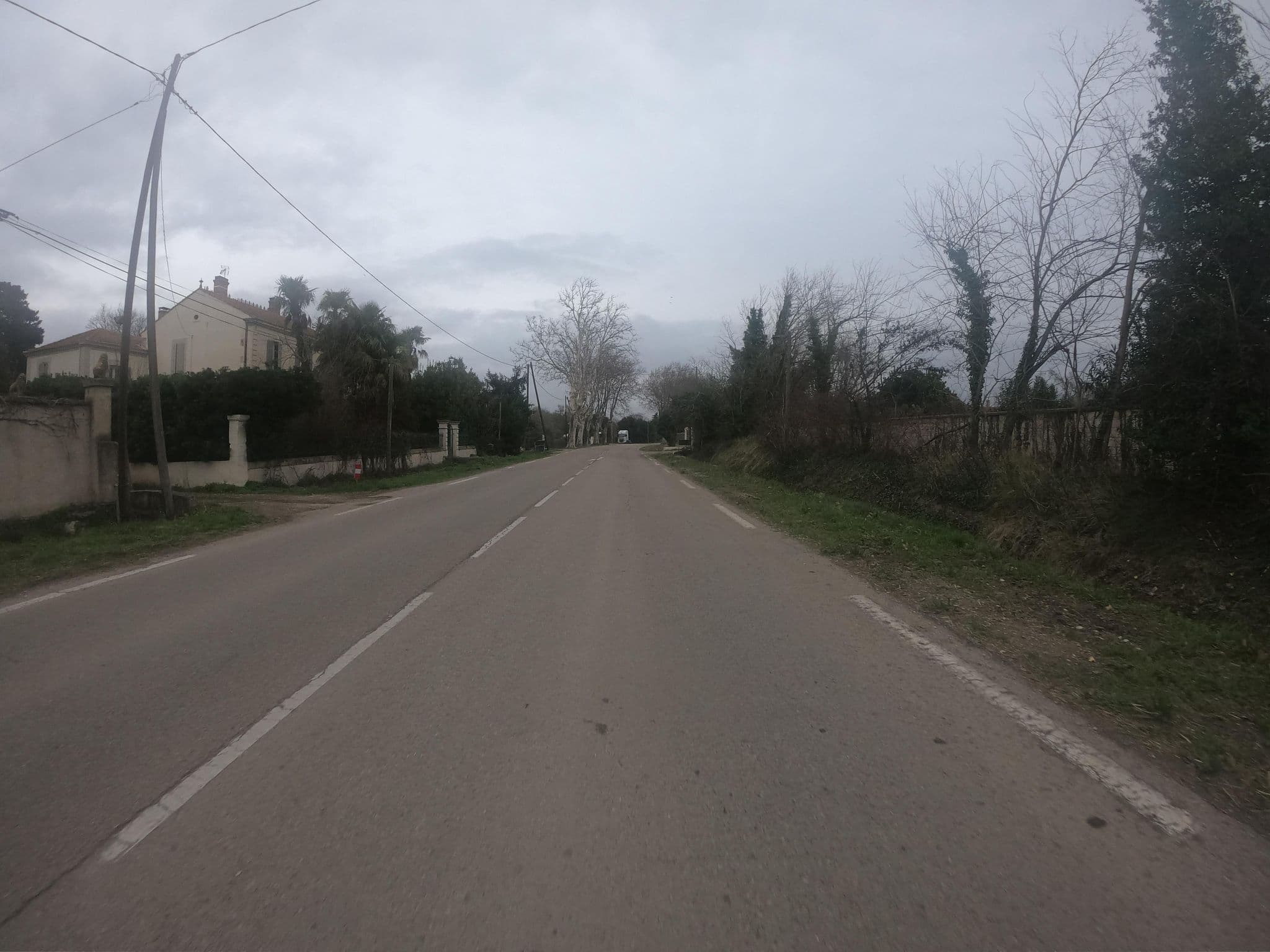 Street view near Manoir en Crau, Arles — © joostjakob (CC BY-SA · Mapillary)
