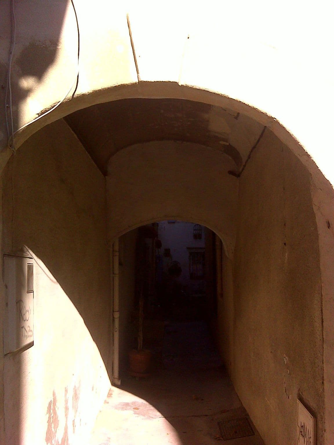 Street view near Holiday in Arles -Maison du Centre Historique, Arles — © bernardvoyageur (CC BY-SA · Mapillary)