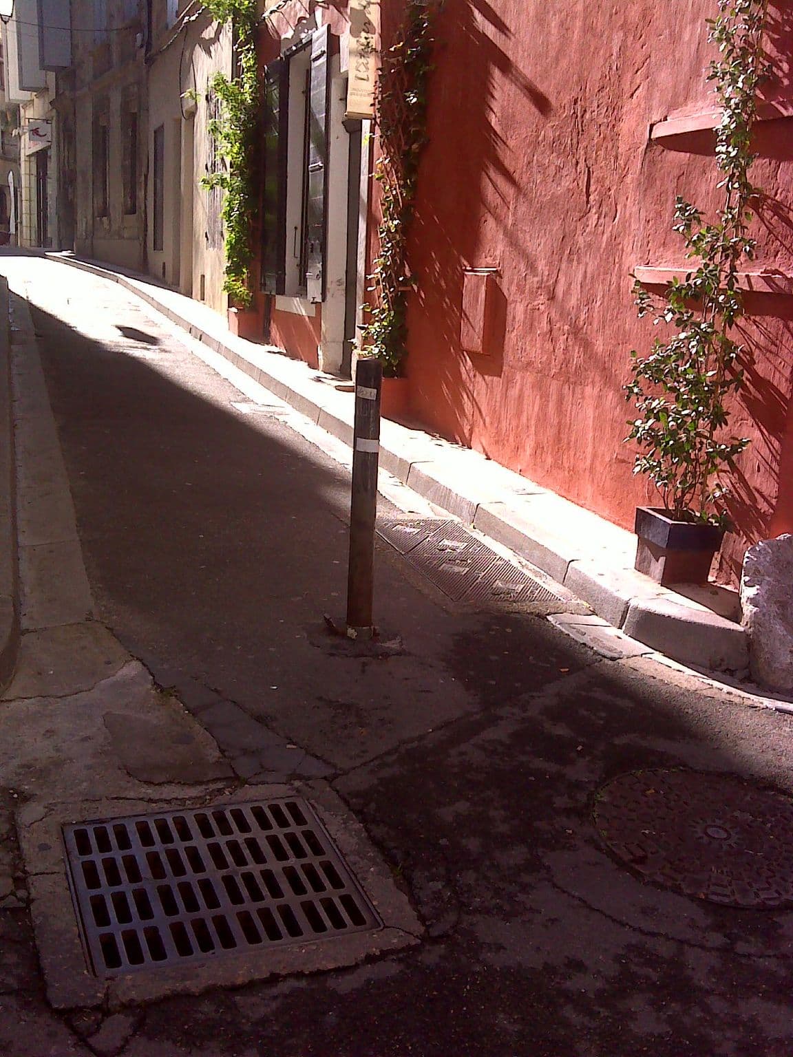 Street view near L'atelier Du Midi, Arles — © bernardvoyageur (CC BY-SA · Mapillary)