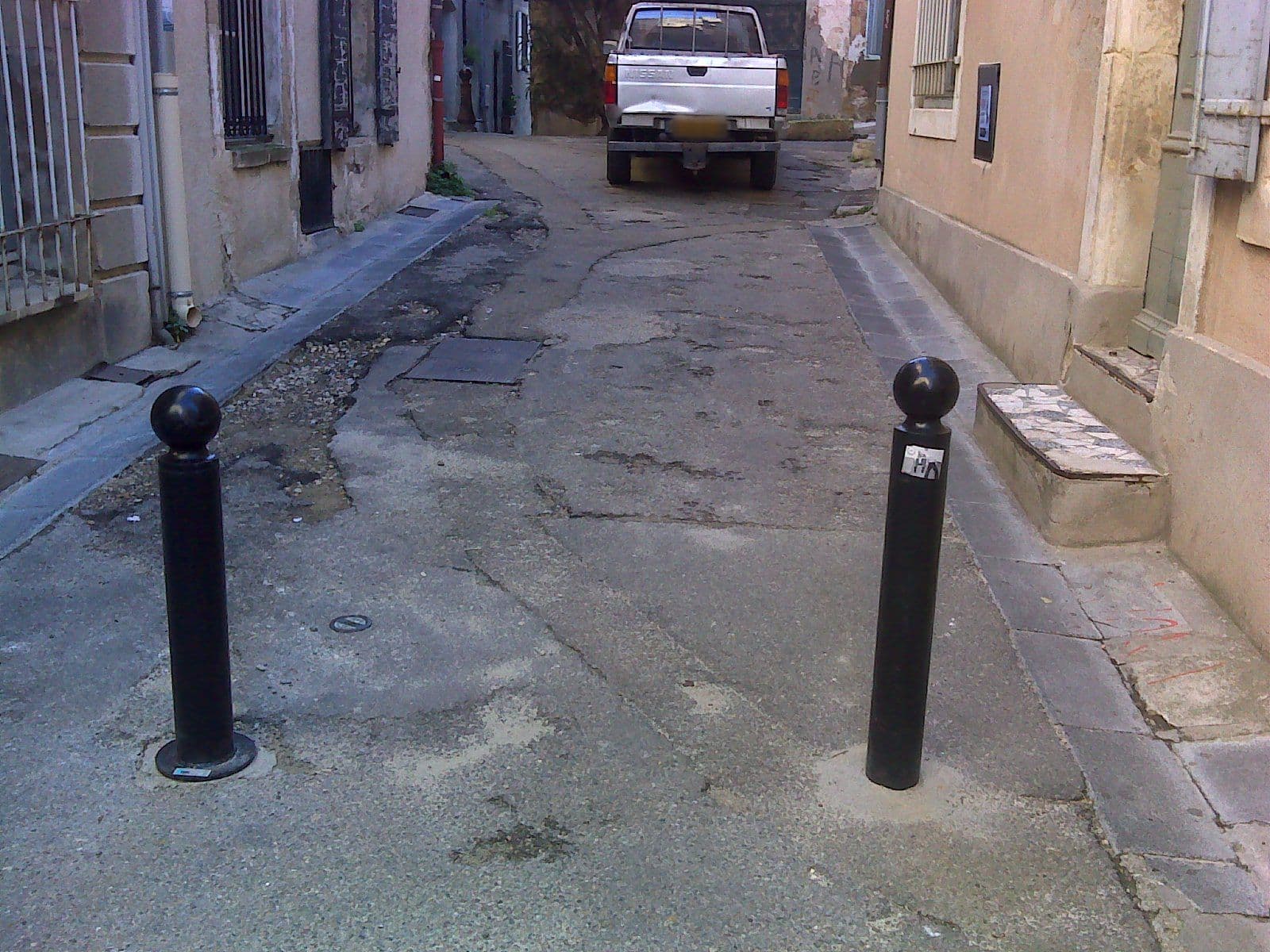 Street view near Studio avec balcon donnant sur les Arènes d’Arles, Arles — © bernardvoyageur (CC BY-SA · Mapillary)