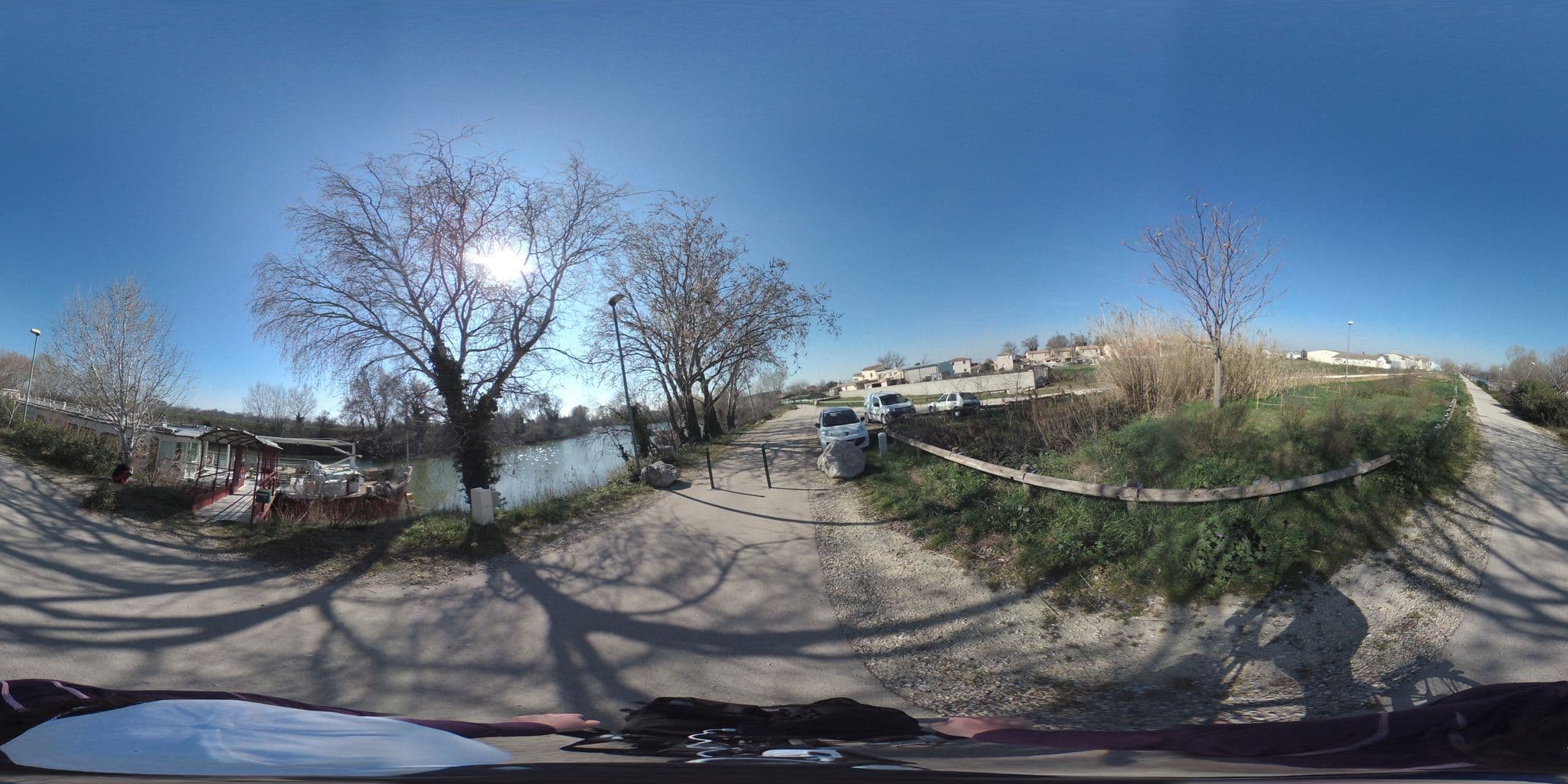Street view near Le Boatel, Arles — © geovelo (CC BY-SA · Mapillary)