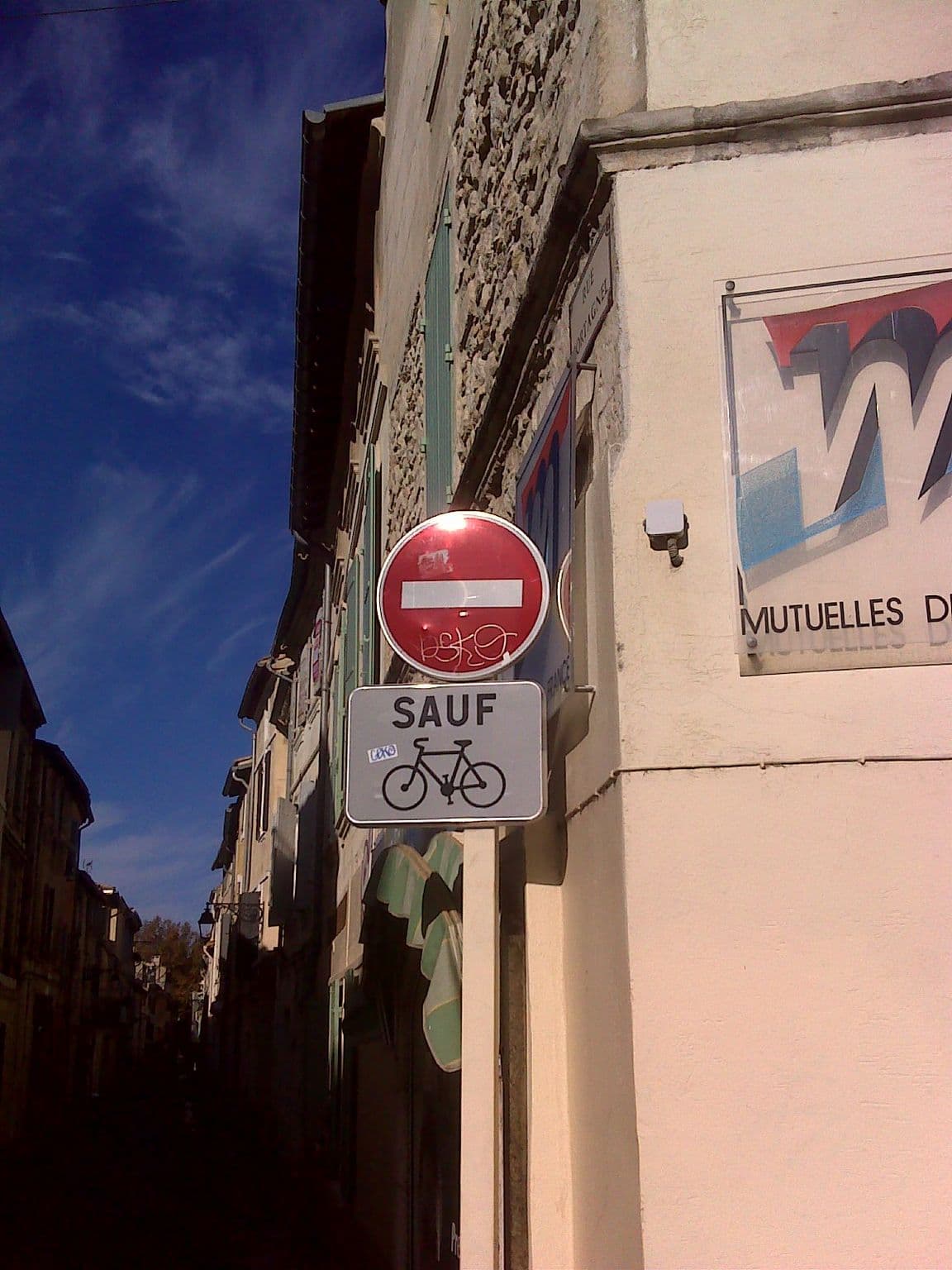 Street view near Superbe Duplex aux Arenes, Arles — © bernardvoyageur (CC BY-SA · Mapillary)