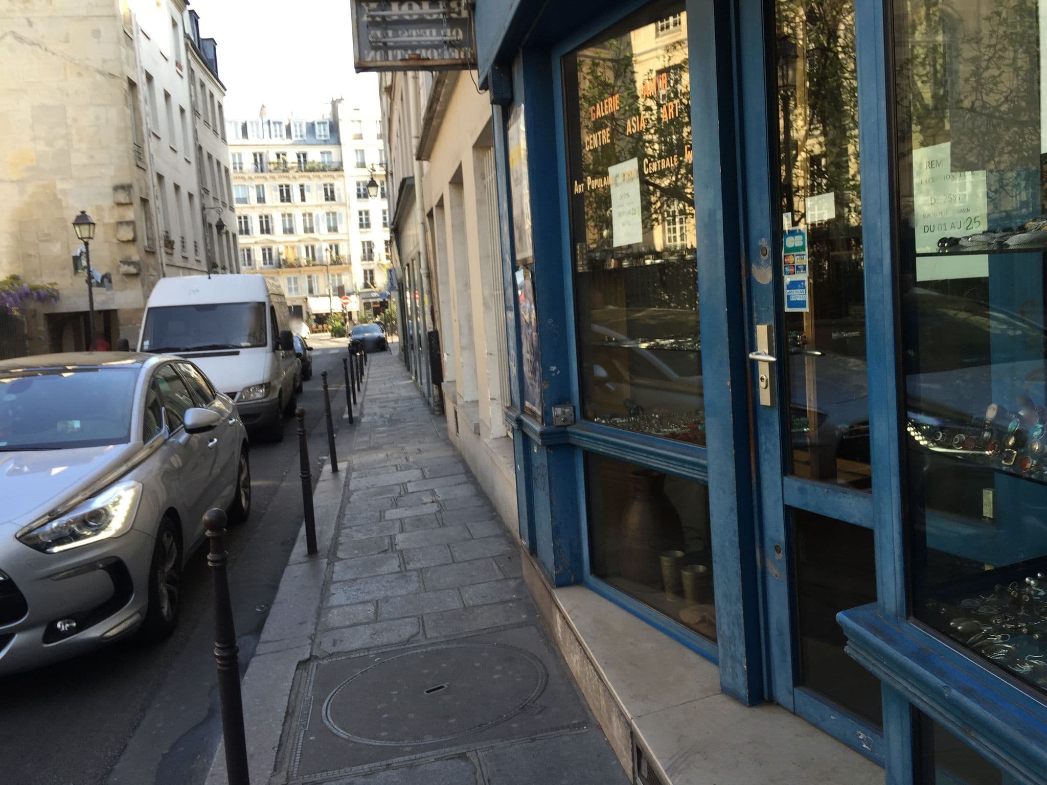 Street view near MIJE Fourcy, Paris — © tommorris (CC BY-SA · Mapillary)