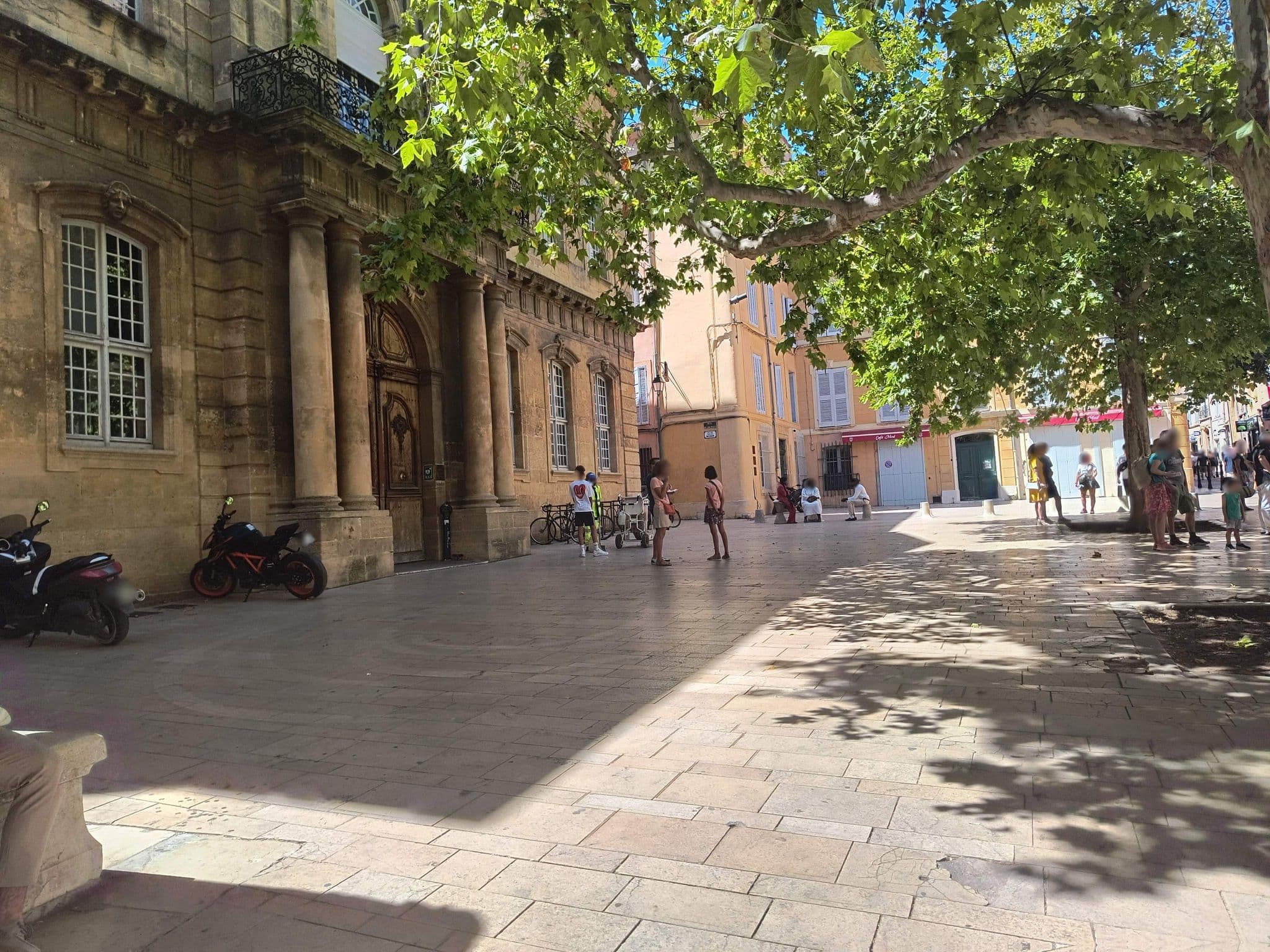 Street view near Hôtel Boyer de Fonscolombe, Aix-en-Provence — © mapeadora (CC BY-SA · Mapillary)