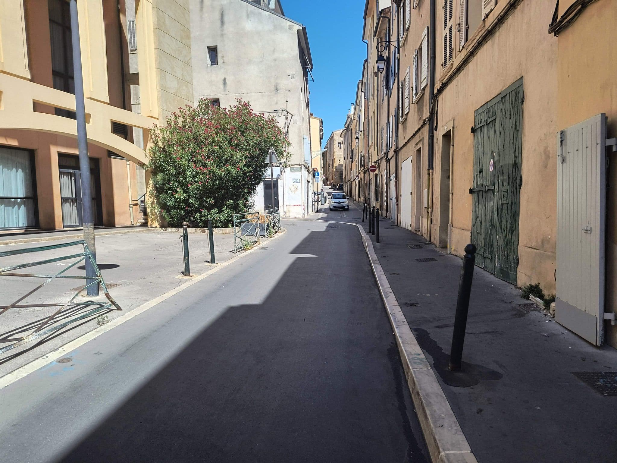Street view near Hotel Aquabella, Aix-en-Provence — © mapeadora (CC BY-SA · Mapillary)