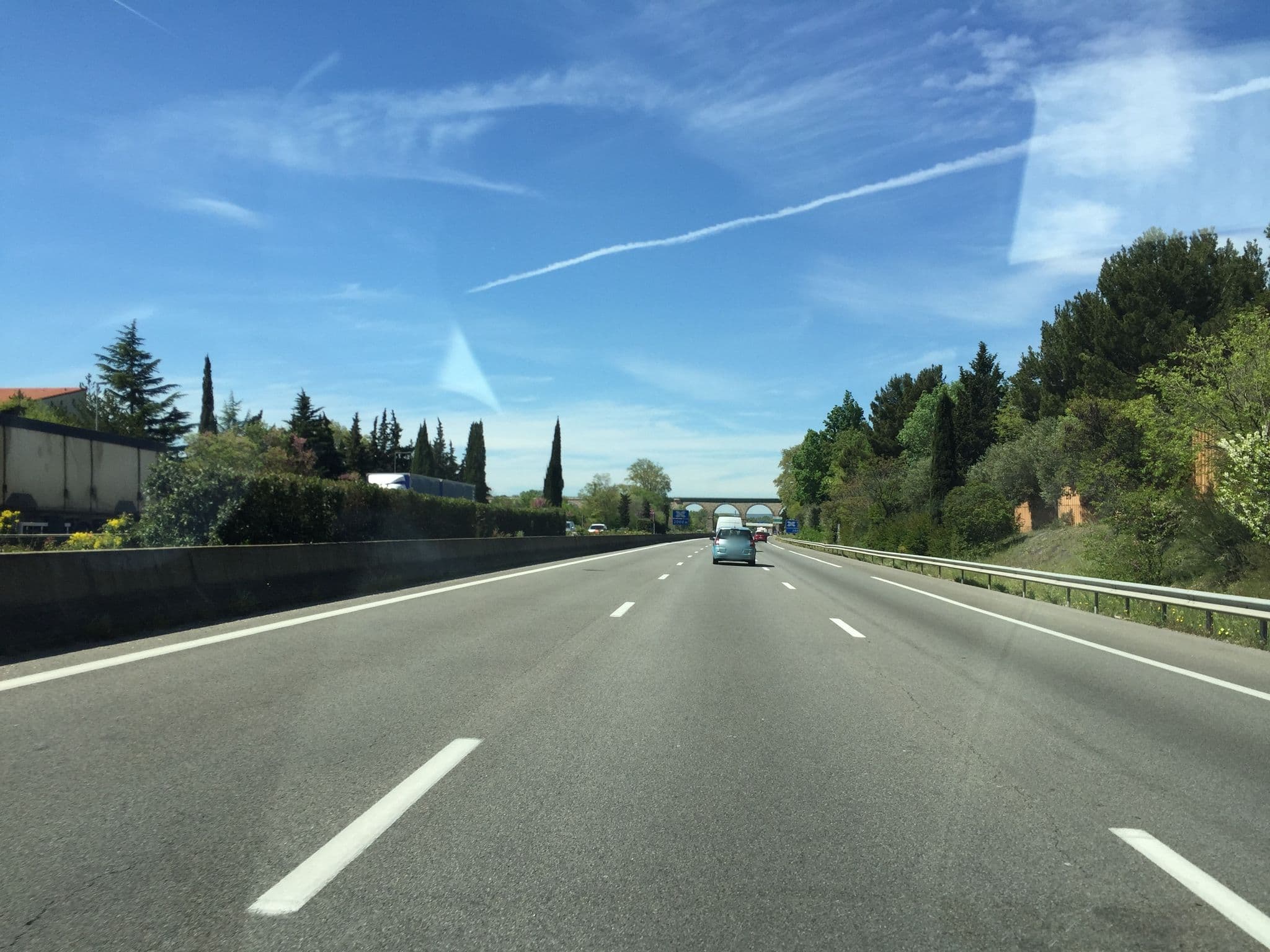 Street view near Hotel Escale Oceania Aix-en-Provence, Aix-en-Provence — © zimmy (CC BY-SA · Mapillary)