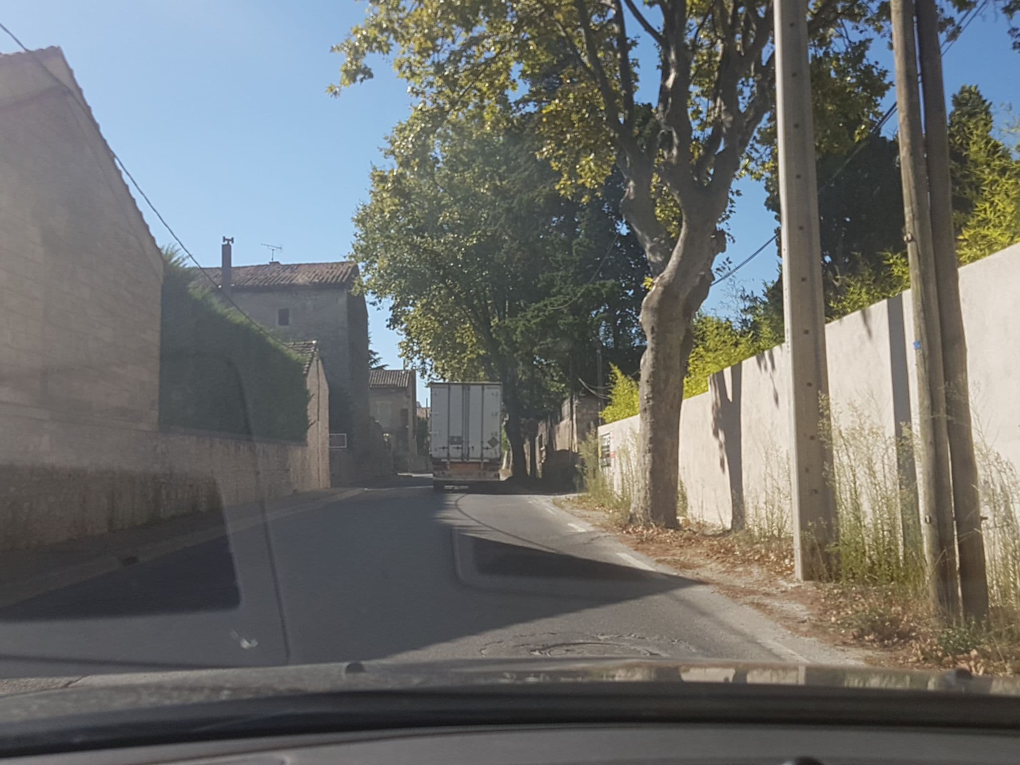 Street view near La Maison de Line, Saint-Rémy-de-Provence — © axelf8409 (CC BY-SA · Mapillary)