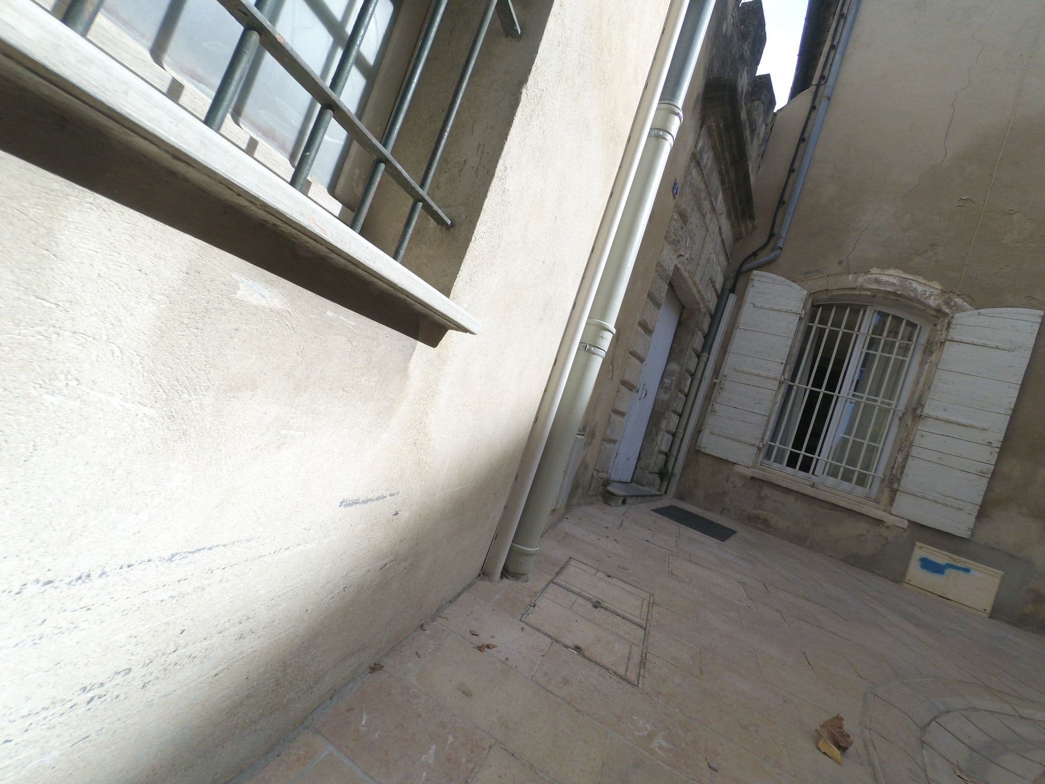 Street view near La Maison Saint Rémy D'Isidore, Saint-Rémy-de-Provence — © balooval (CC BY-SA · Mapillary)