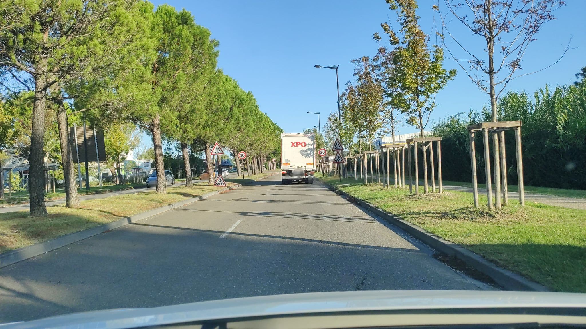 Street view near Hôtel Kyriad Gare TGV, Avignon — © pol21 (CC BY-SA · Mapillary)