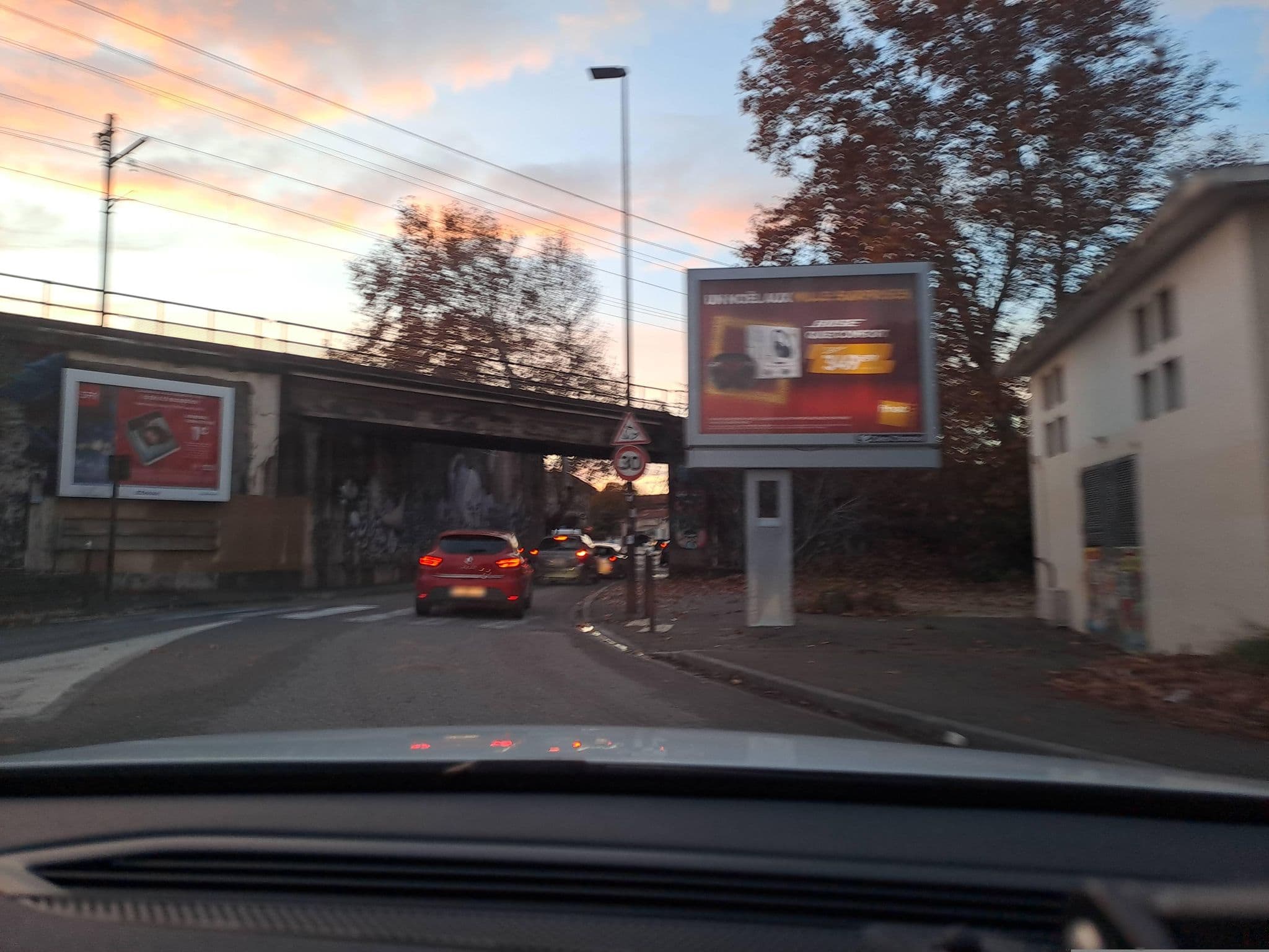 Street view near Residence la Salamandre, Avignon — © normanm (CC BY-SA · Mapillary)