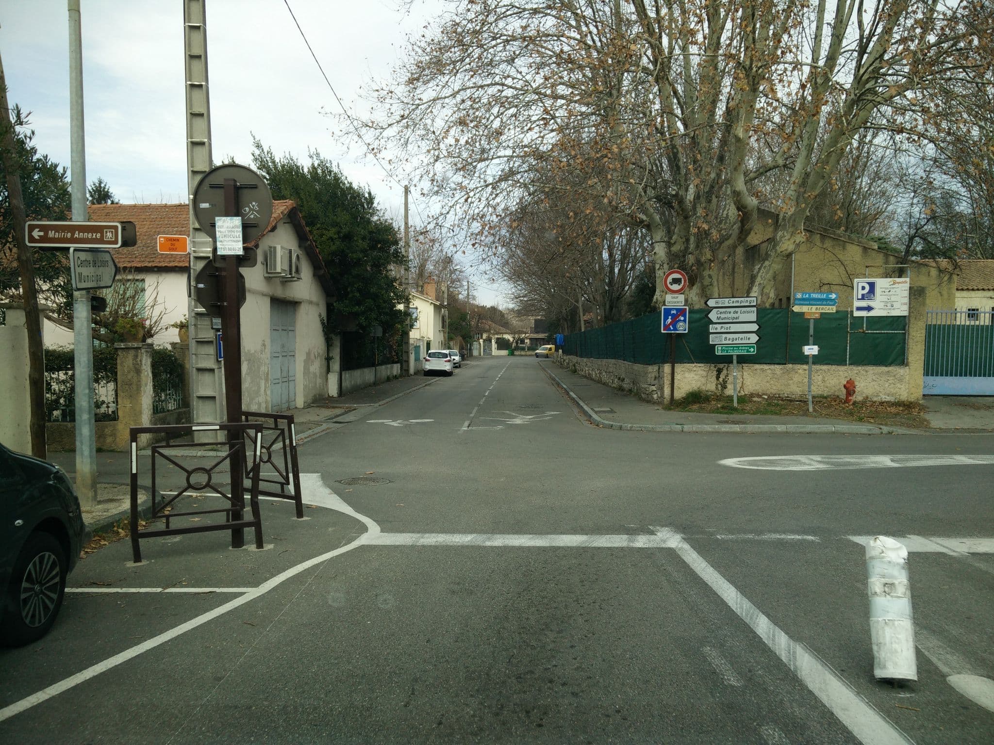 Street view near Gîte de l'île d'Avignon, Avignon — © joostjakob (CC BY-SA · Mapillary)