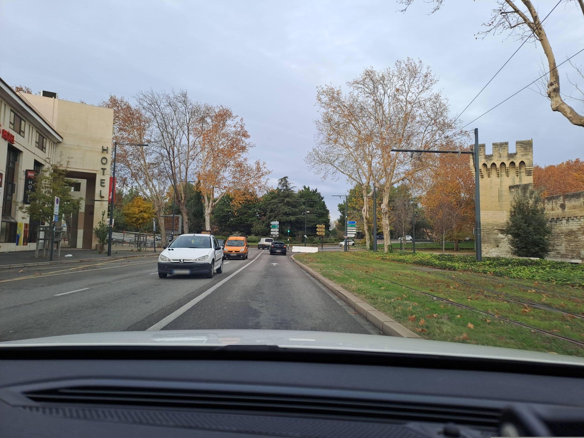 Street view near ibis Avignon Centre Pont de l'Europe, Avignon — © normanm (CC BY-SA · Mapillary)