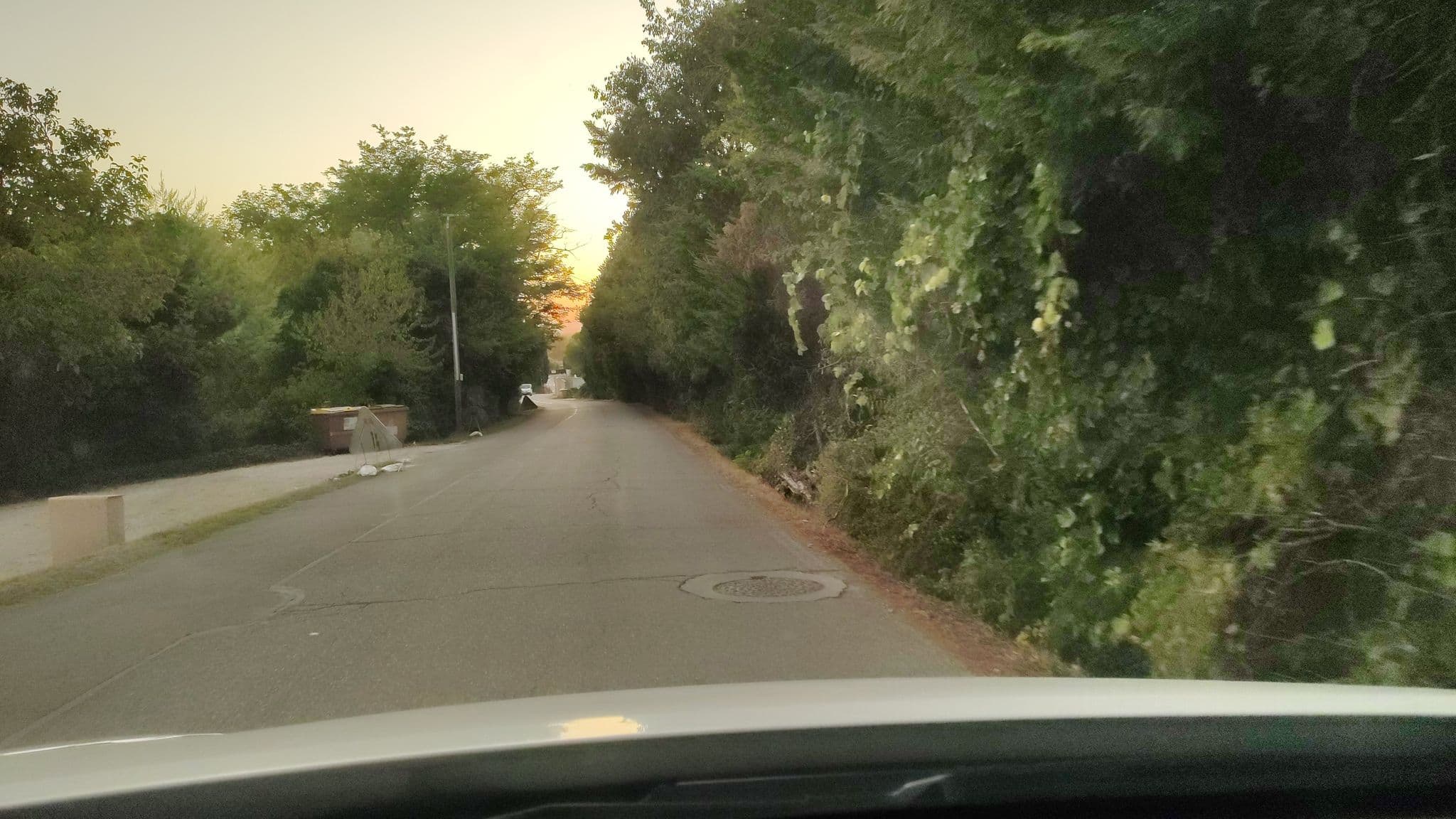 Street view near La Douce Chillmansion, L'Isle-sur-la-Sorgue — © pol21 (CC BY-SA · Mapillary)