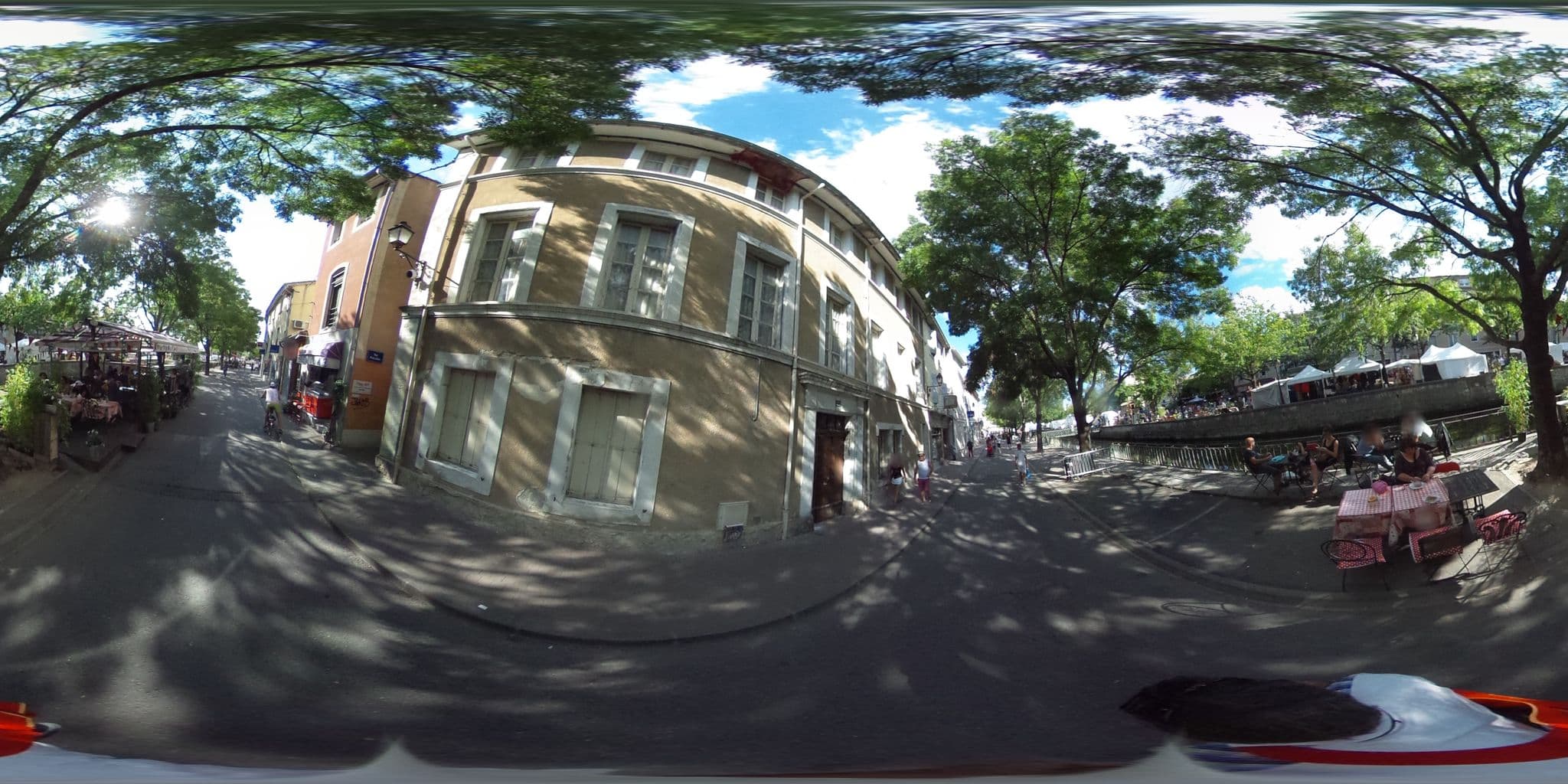 Street view near La Princesse au Petit Pois, L'Isle-sur-la-Sorgue — © zimmy (CC BY-SA · Mapillary)