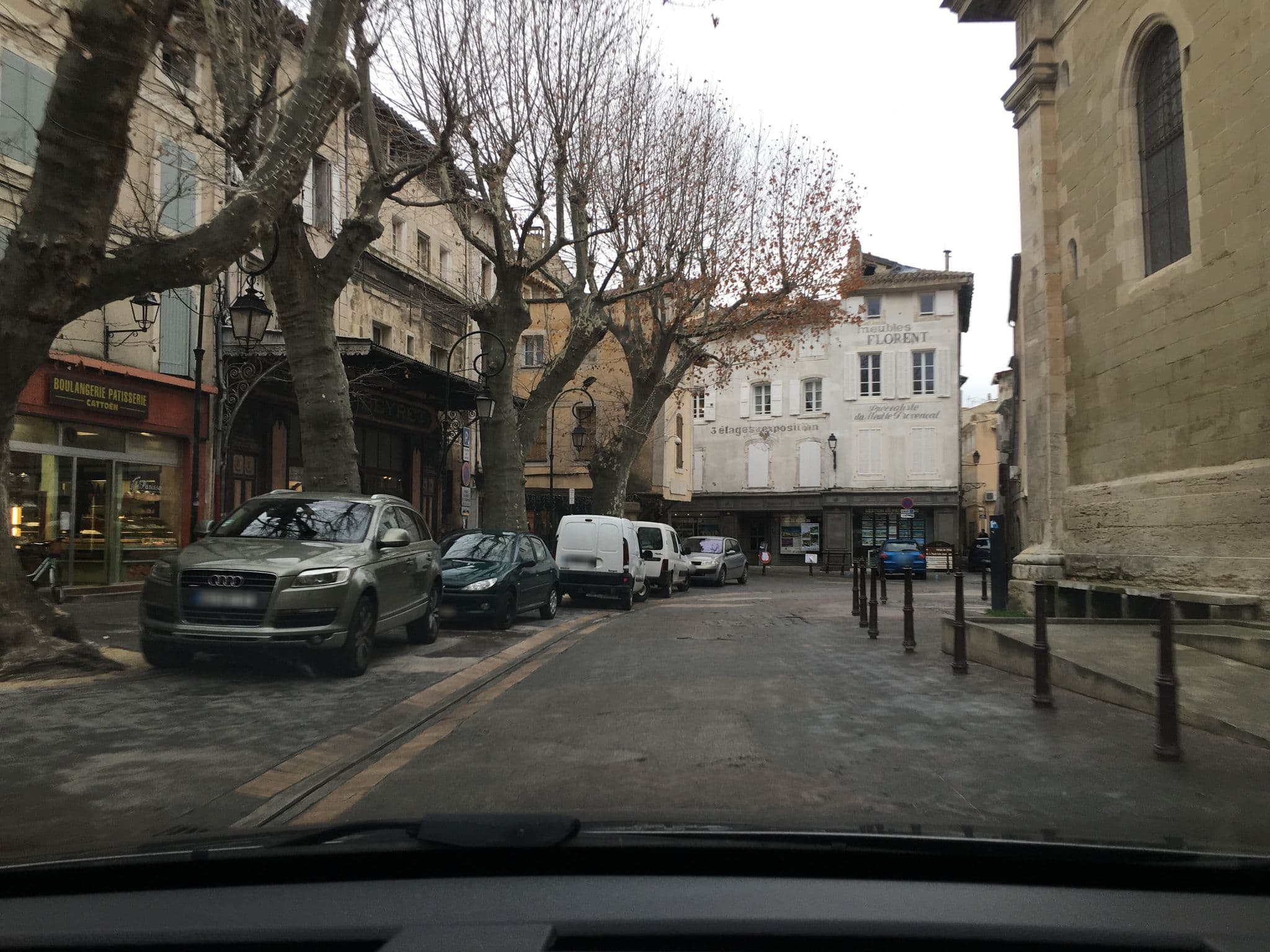 Street view near Lou magnan, L'Isle-sur-la-Sorgue — © mickael_v (CC BY-SA · Mapillary)