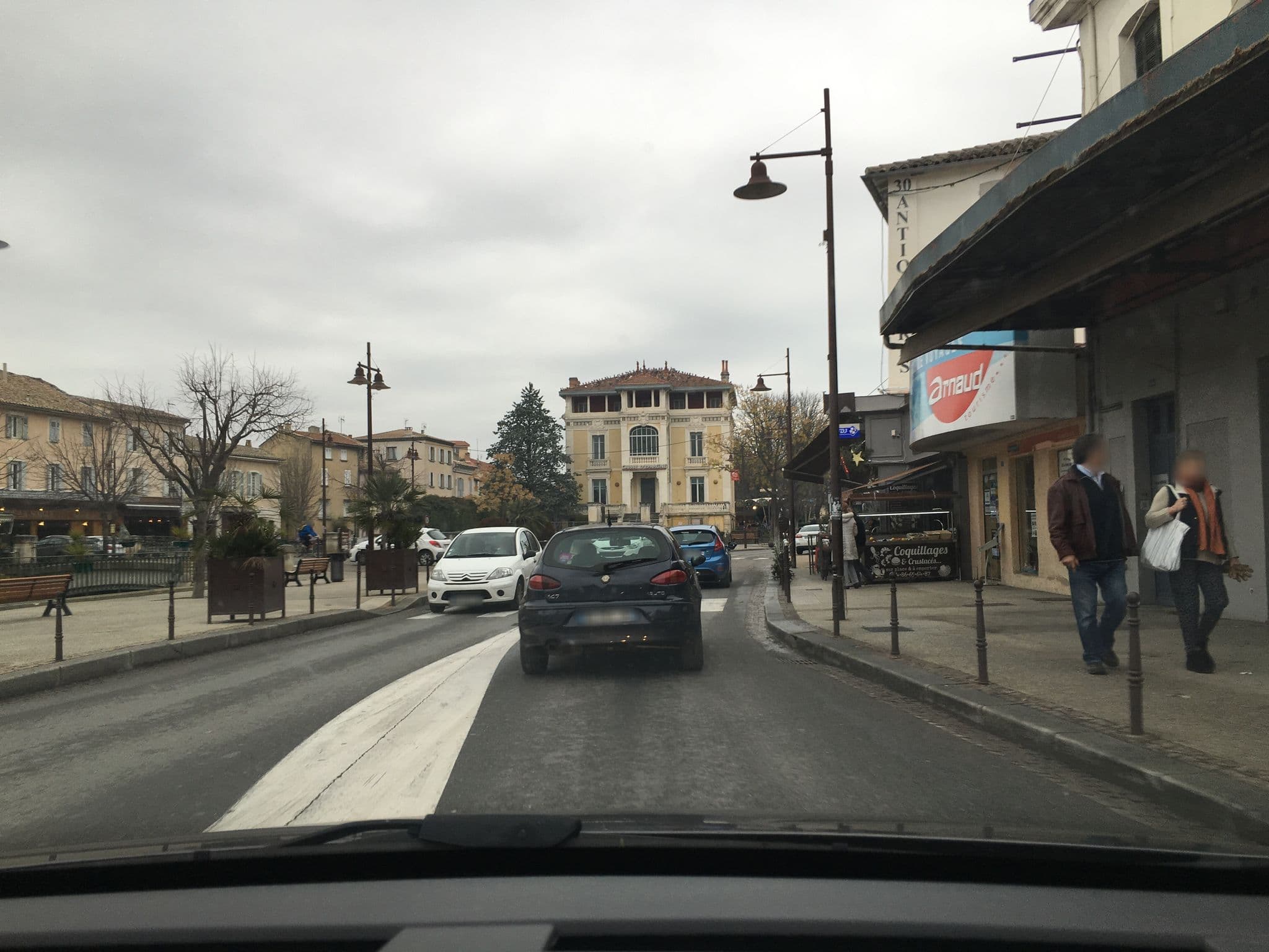 Street view near Selectour - Arnaud Tourisme, L'Isle-sur-la-Sorgue — © mickael_v (CC BY-SA · Mapillary)