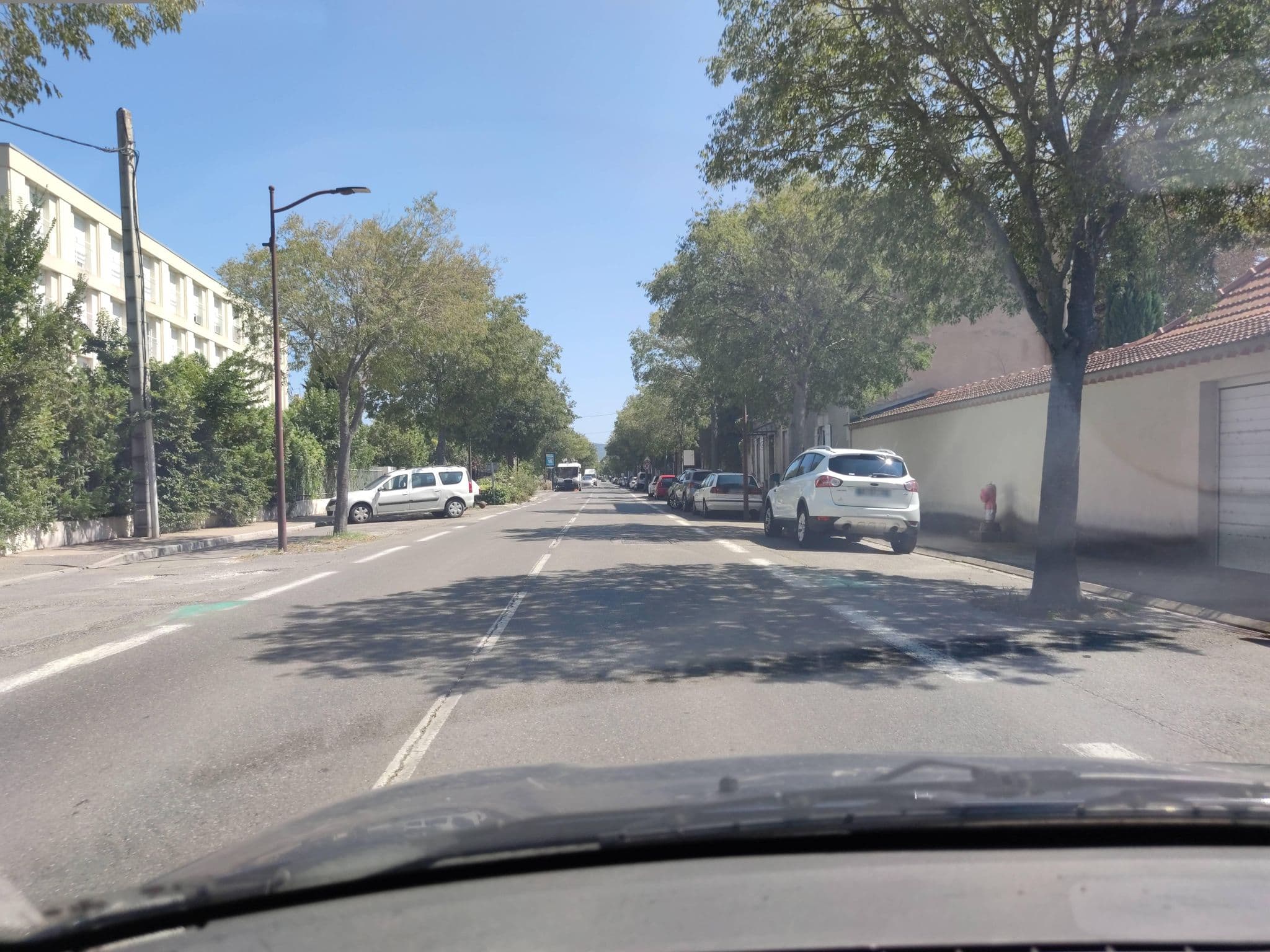 Street view near Bastide de l'Etang, L'Isle-sur-la-Sorgue — © zimmy (CC BY-SA · Mapillary)