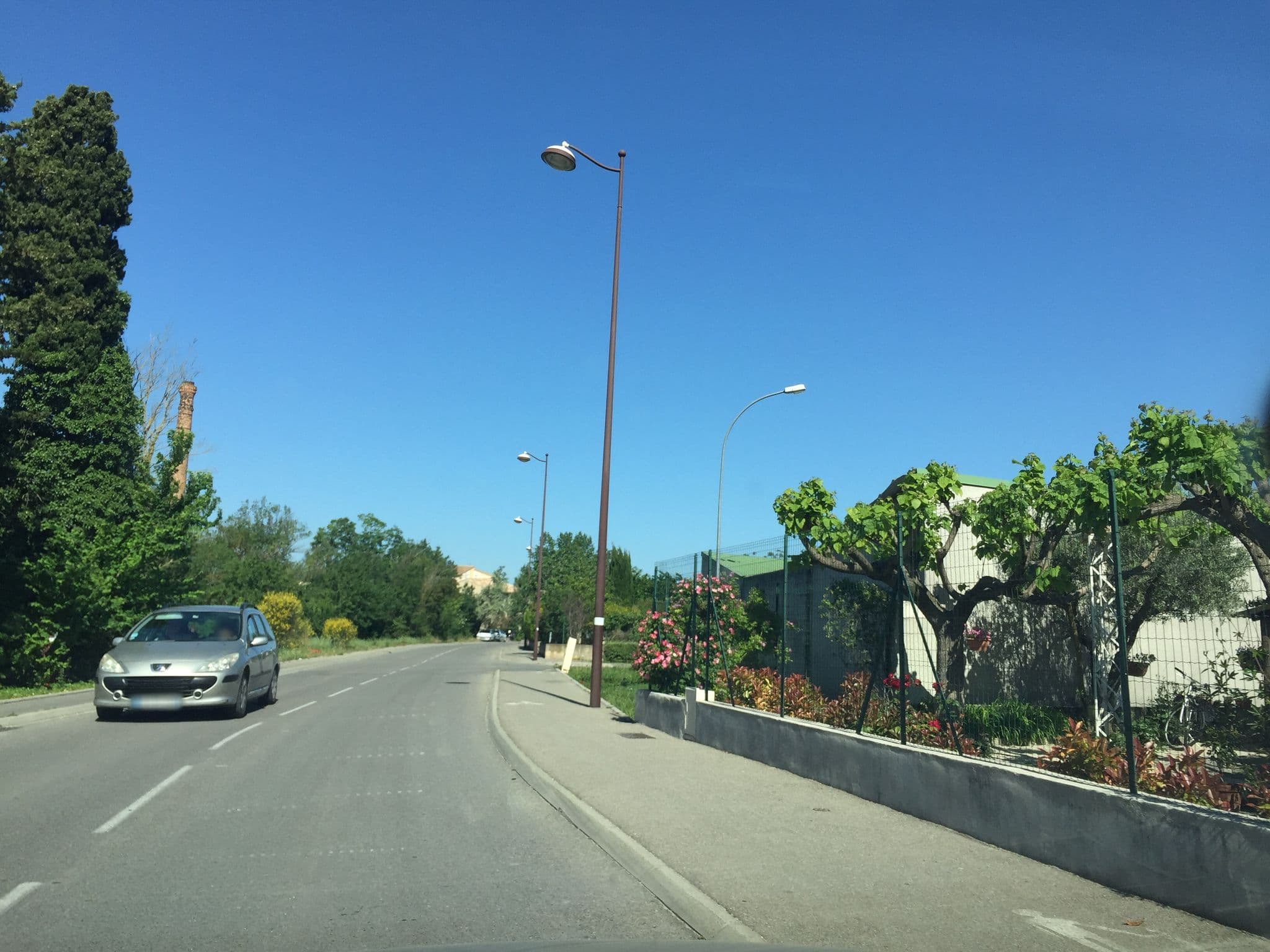 Street view near Le Colibri, L'Isle-sur-la-Sorgue — © pgiraud (CC BY-SA · Mapillary)