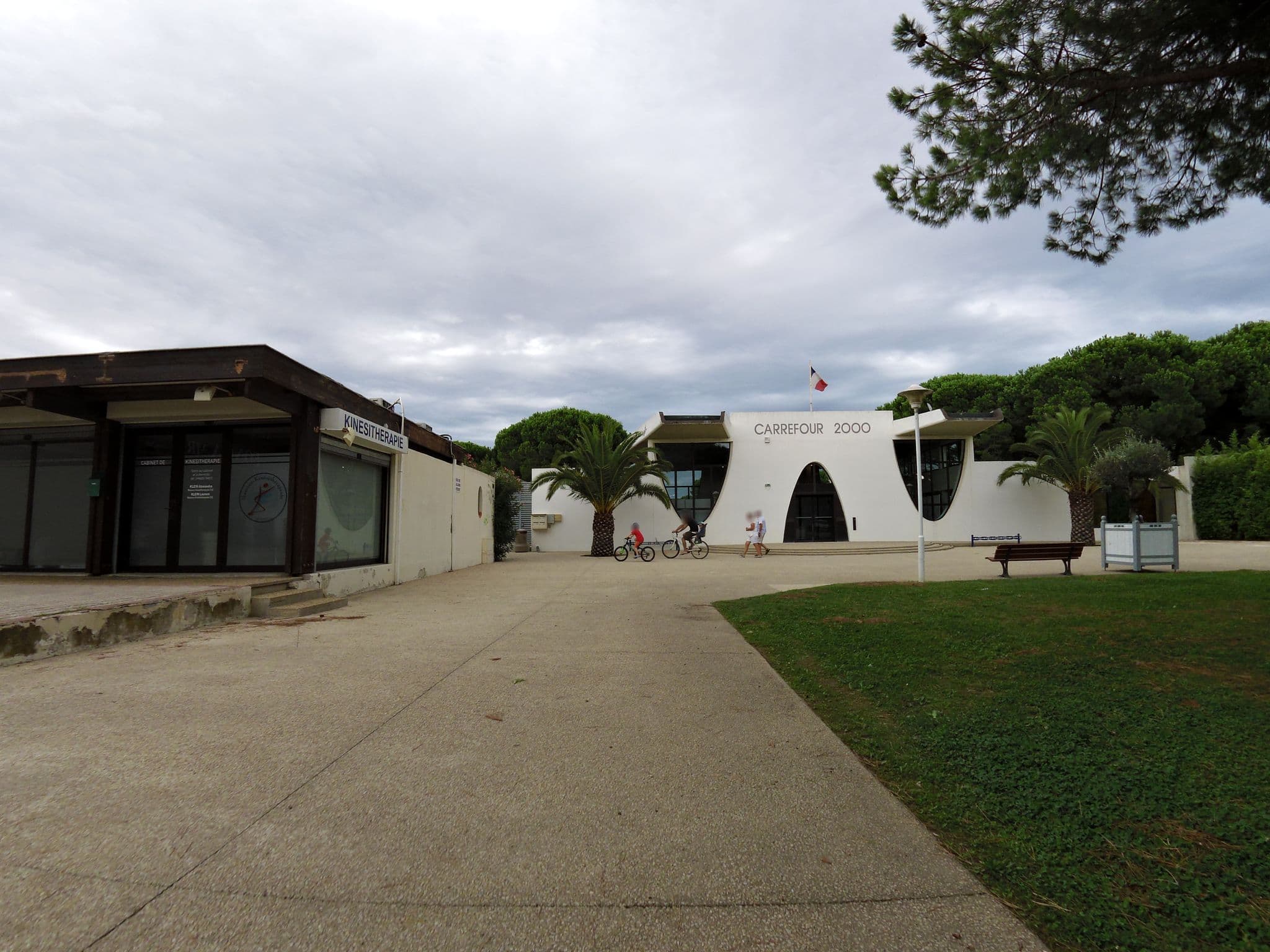 Street view near Oui conciergerie, Le Grau-du-Roi — © balooval (CC BY-SA · Mapillary)