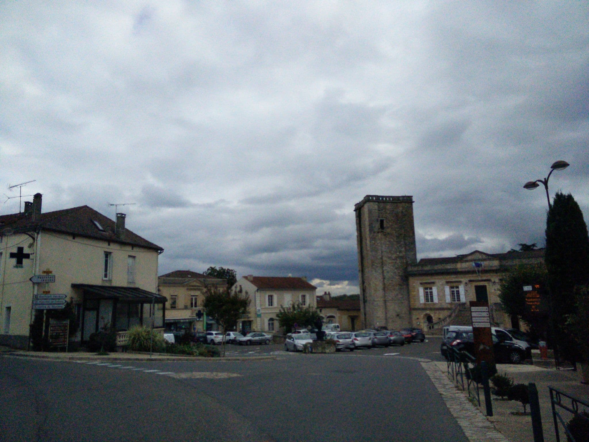 Street view near Hotel Restaurant Bellevue, Puy-l'Évêque — © volucris (CC BY-SA · Mapillary)