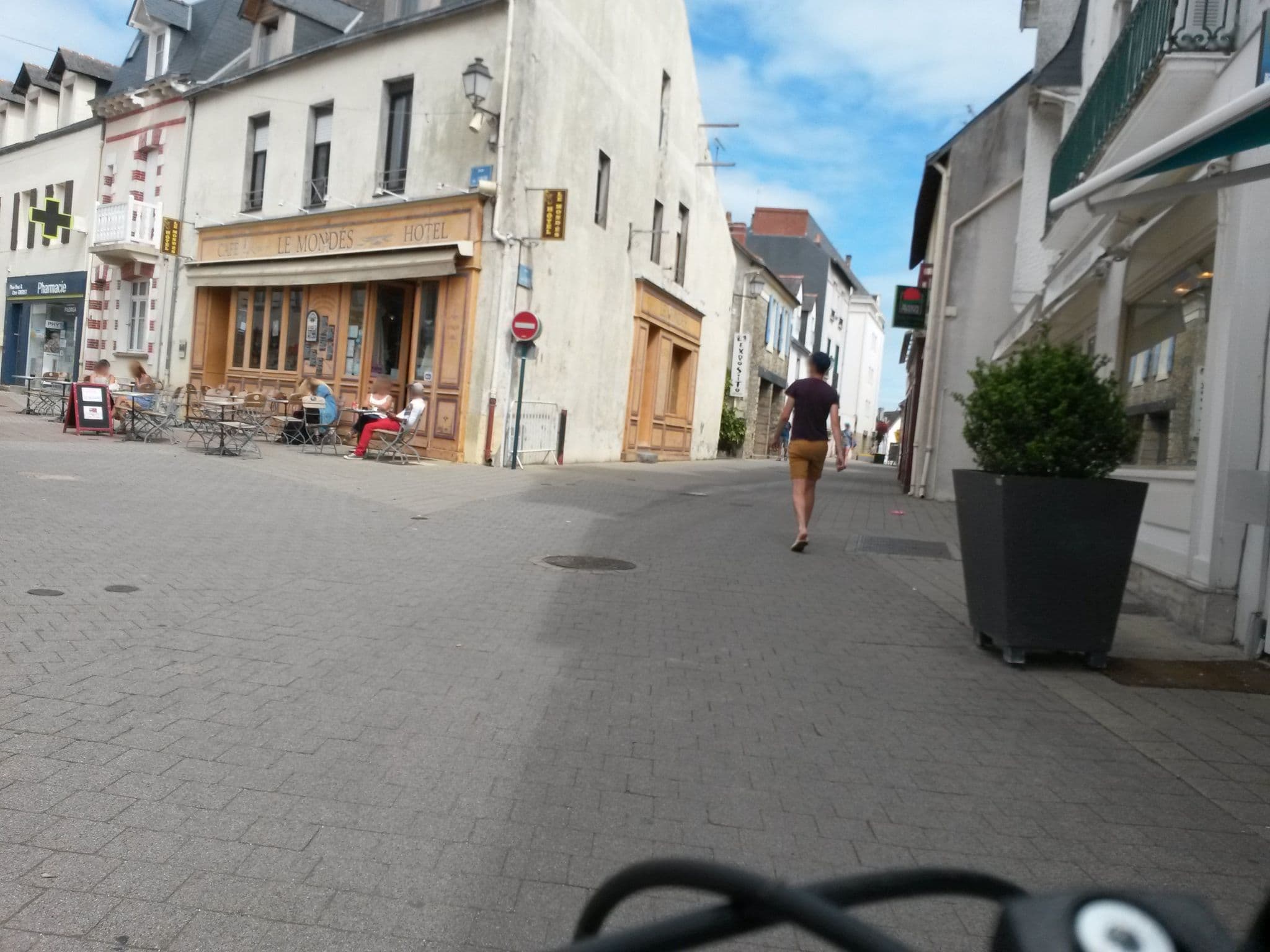 Street view near Le Mondès, Le Pouliguen — © rausk (CC BY-SA · Mapillary)