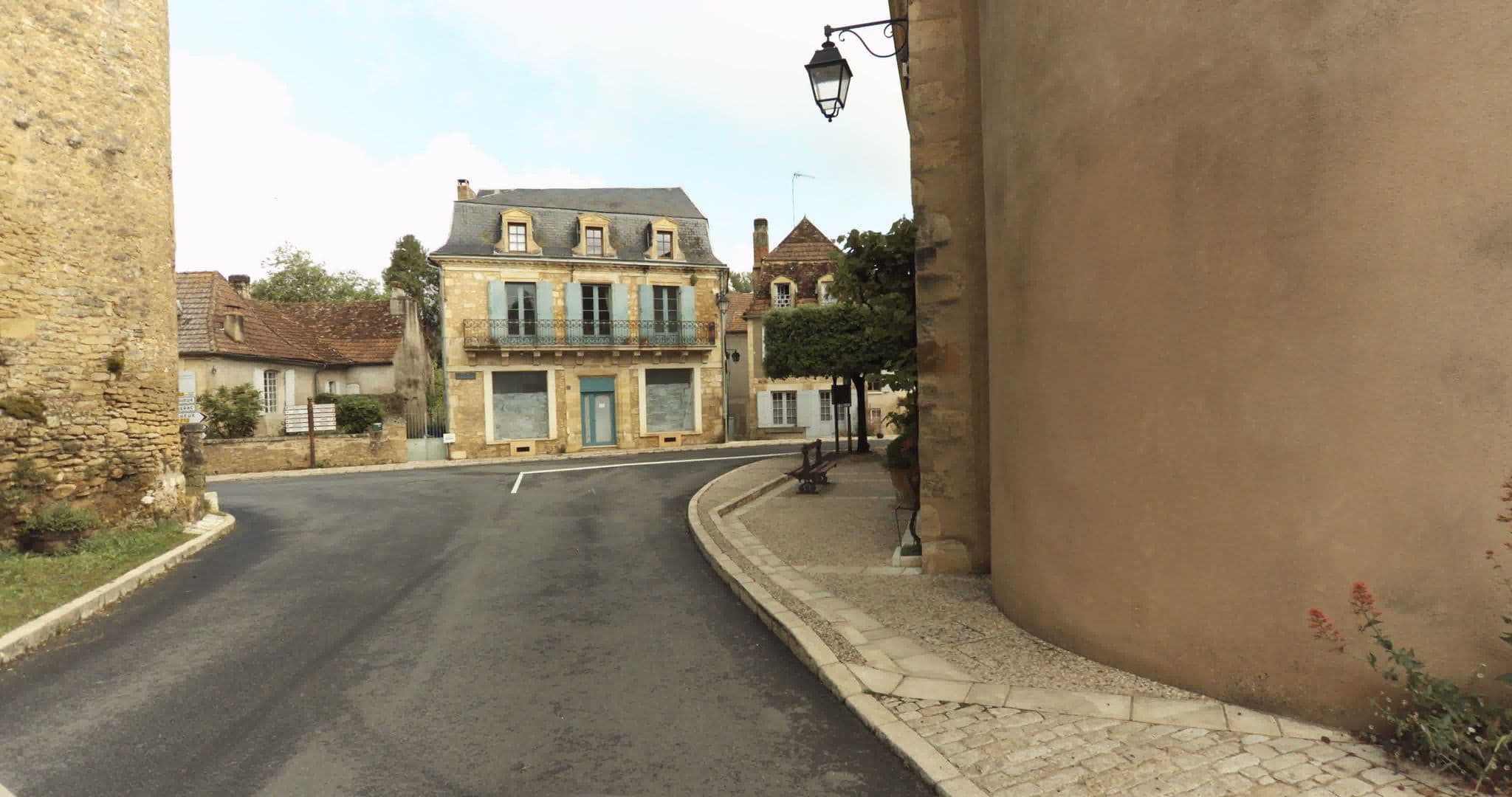 Street view near Hôtel Restaurant Terrasses de Beauregard, Le Bugue — © sogefi (CC BY-SA · Mapillary)