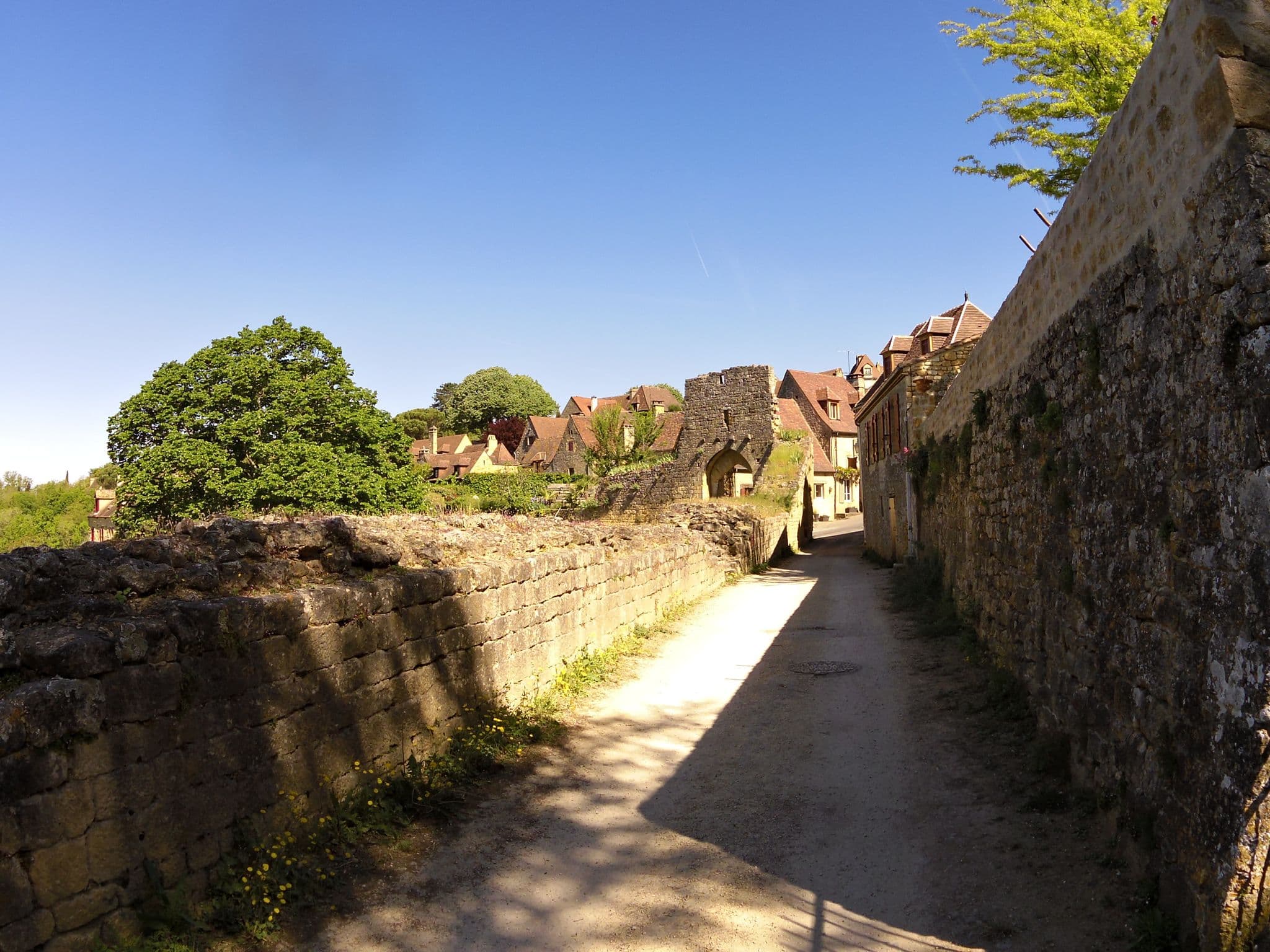 Street view near 1 Logis, Domme — © zors1843 (CC BY-SA · Mapillary)