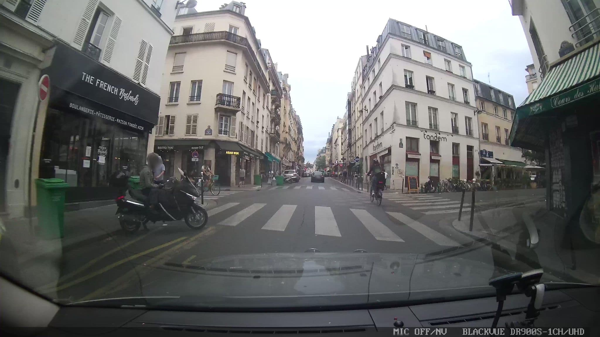 Street view near Luna Park, Folie Méricourt — © grobin (CC BY-SA · Mapillary)