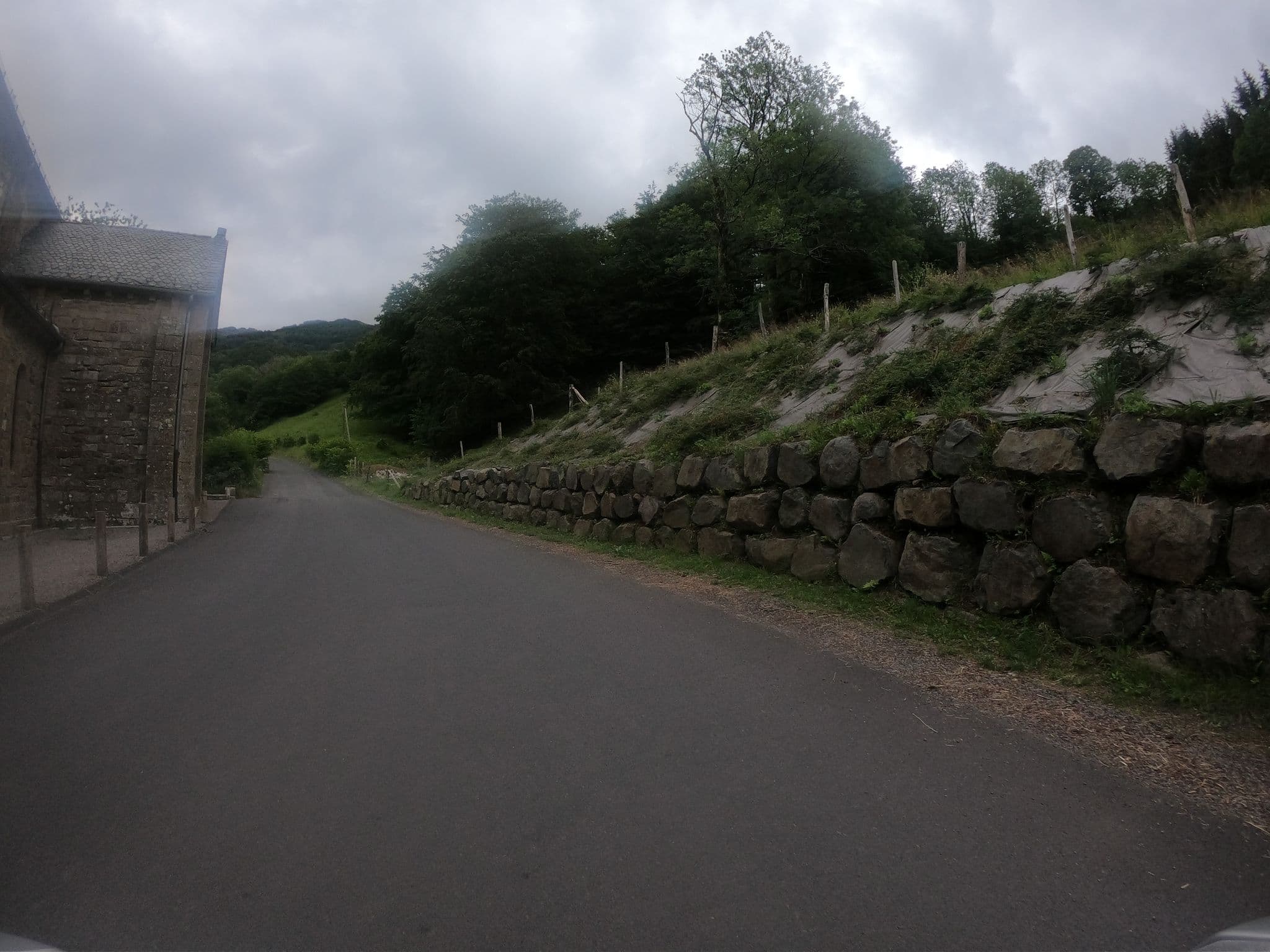Street view near L'Enclos du Puy-Mary, Vic-sur-Cère — © joostjakob (CC BY-SA · Mapillary)
