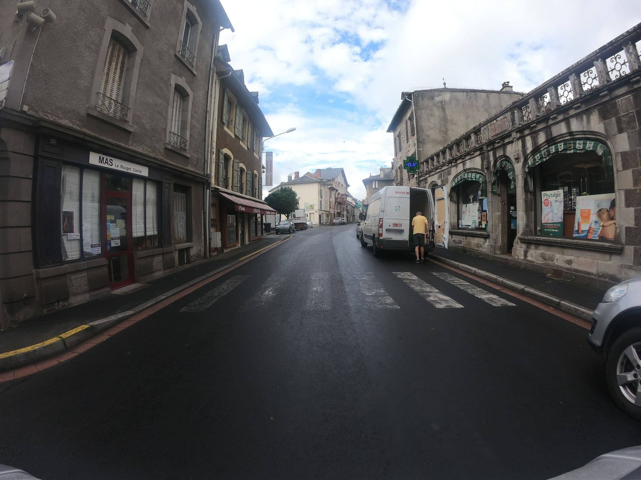 Street view near Au Fourneau de Maryline, Vic-sur-Cère — © joostjakob (CC BY-SA · Mapillary)