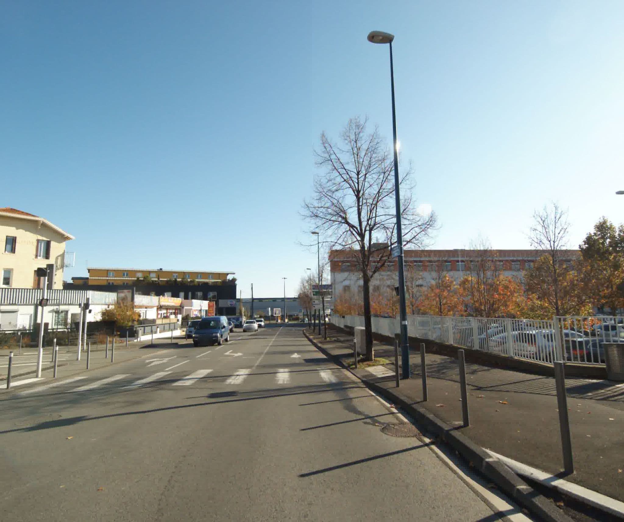 Street view near Le Damier, Clermont-Ferrand — © sogefi (CC BY-SA · Mapillary)