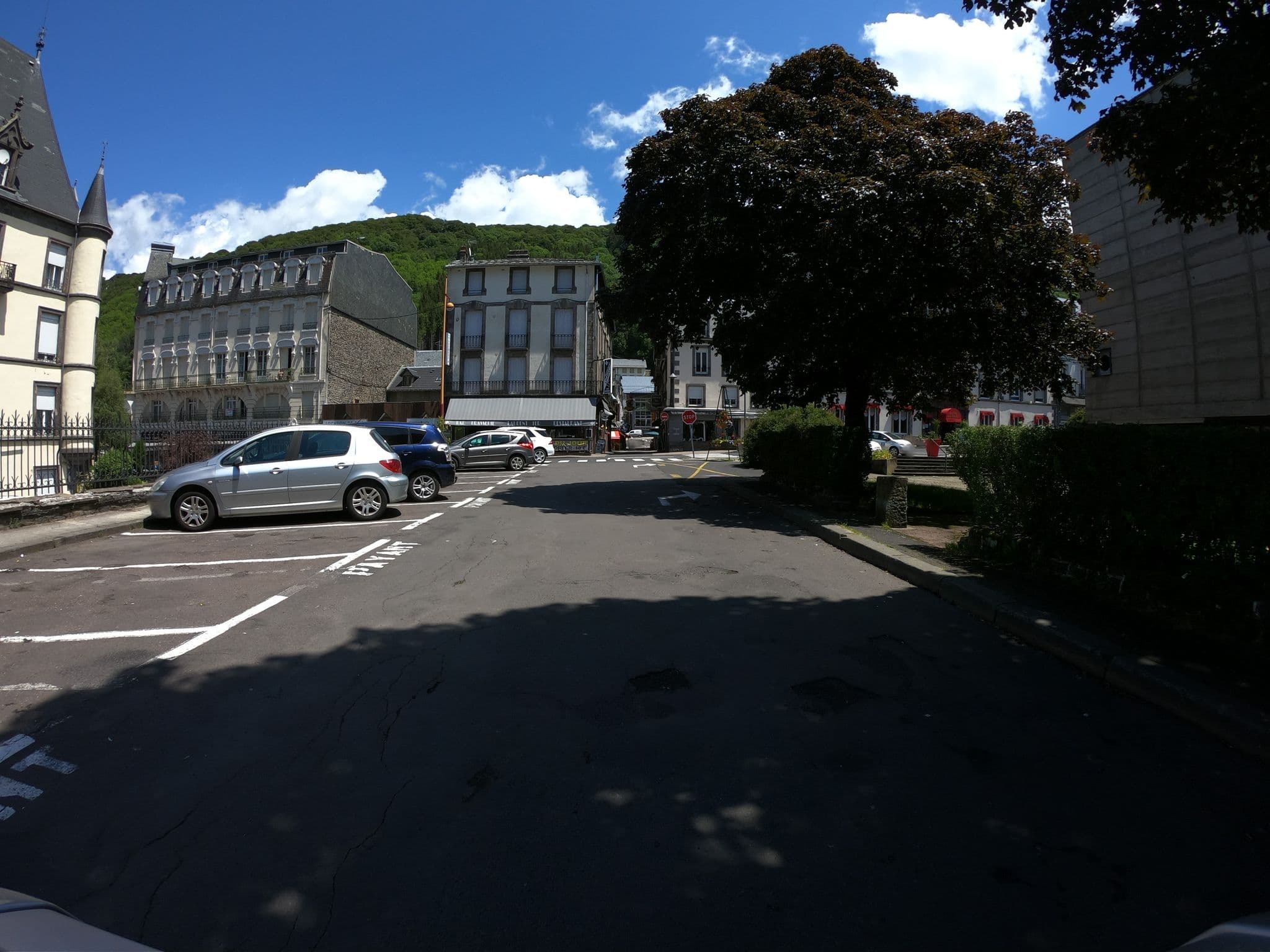 Street view near Le Grand Hotel Mont Dore, Mont-Dore — © joostjakob (CC BY-SA · Mapillary)