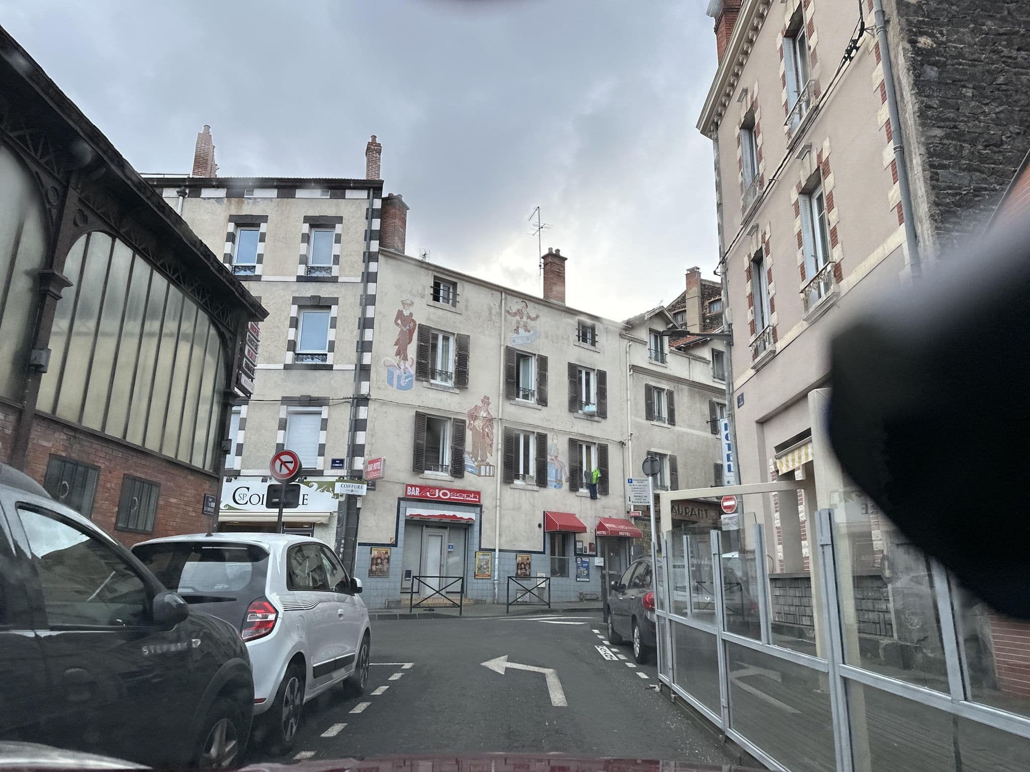 Street view near St Joseph Hotel, Clermont-Ferrand — © fpm (CC BY-SA · Mapillary)