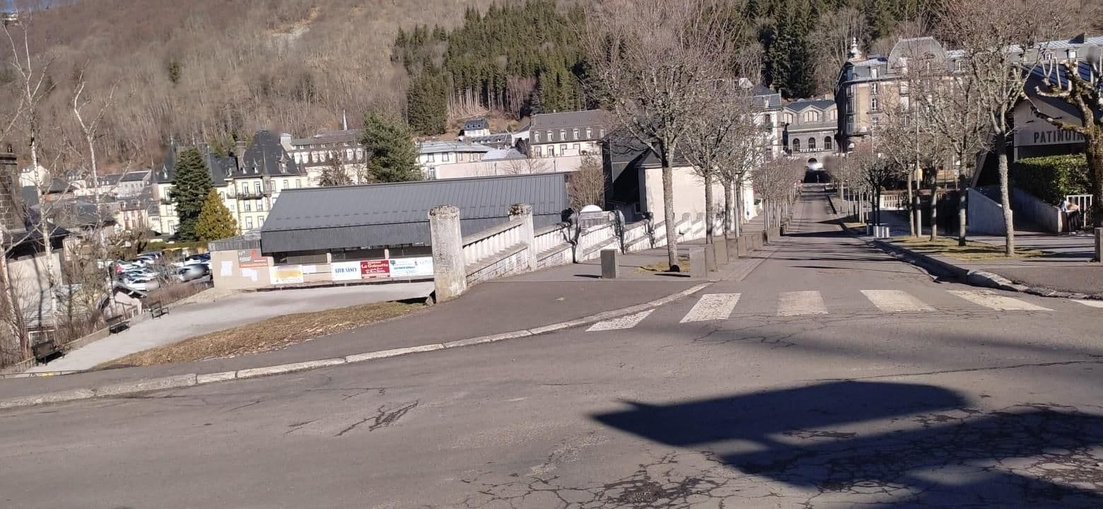 Street view near Les Brises, Mont-Dore — © kritic (CC BY-SA · Mapillary)
