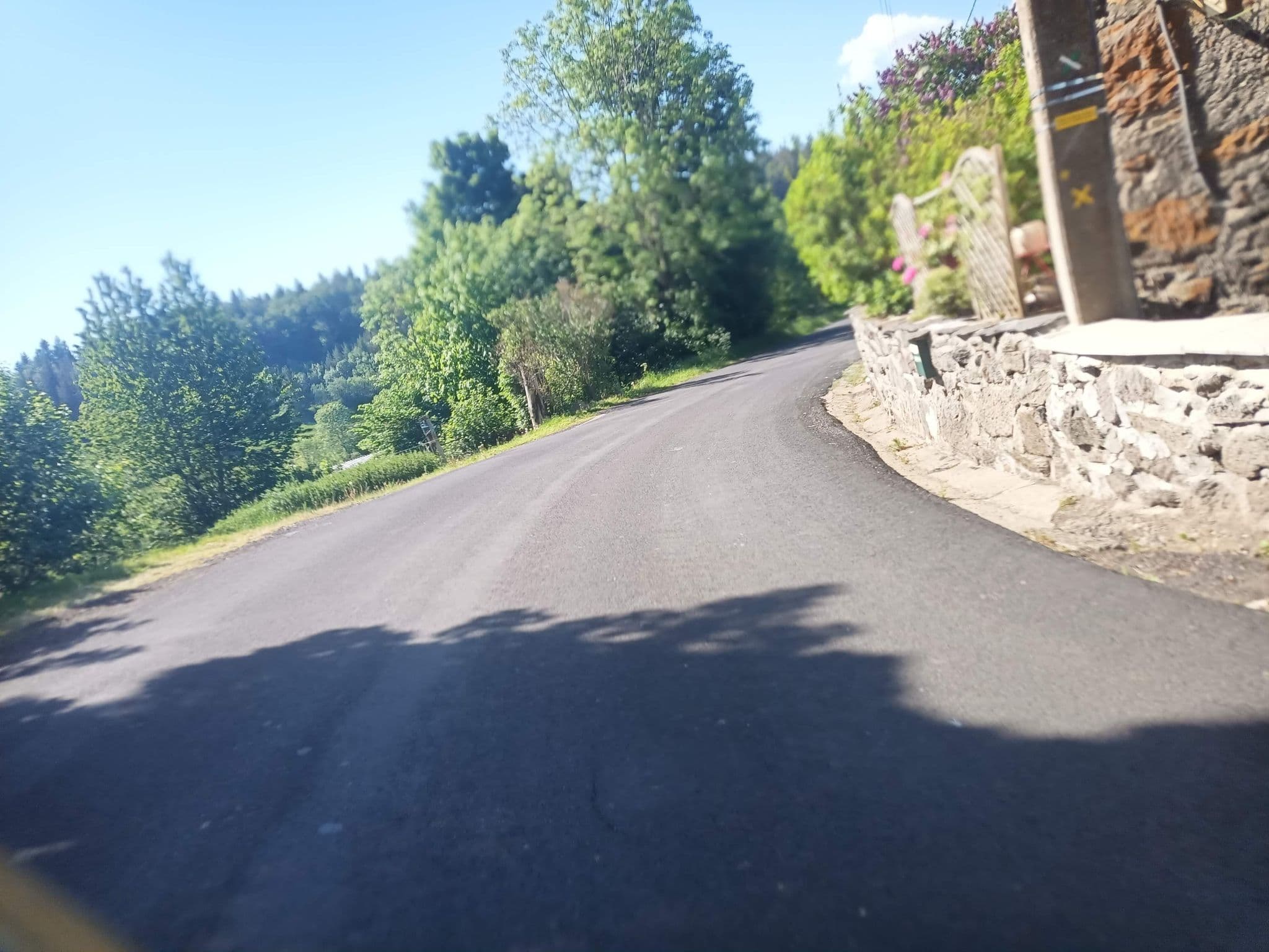 Street view near Volcaflore, Besse-et-Saint-Anastaise — © connermacleod69 (CC BY-SA · Mapillary)